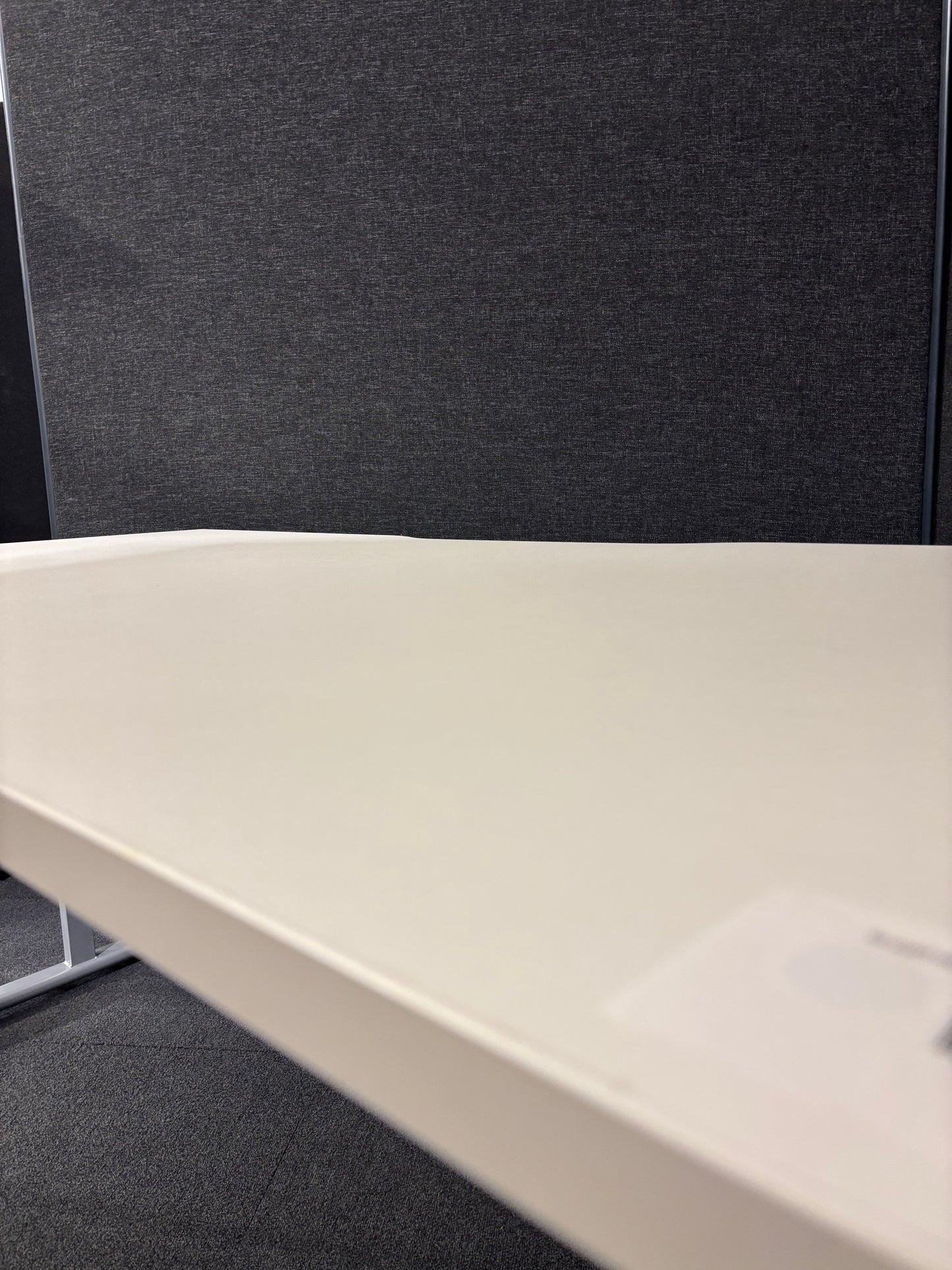 Straight desk 168 with white top (1600mm x 800mm)