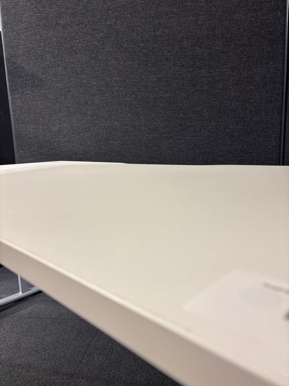 Straight desk 168 with white top (1600mm x 800mm)