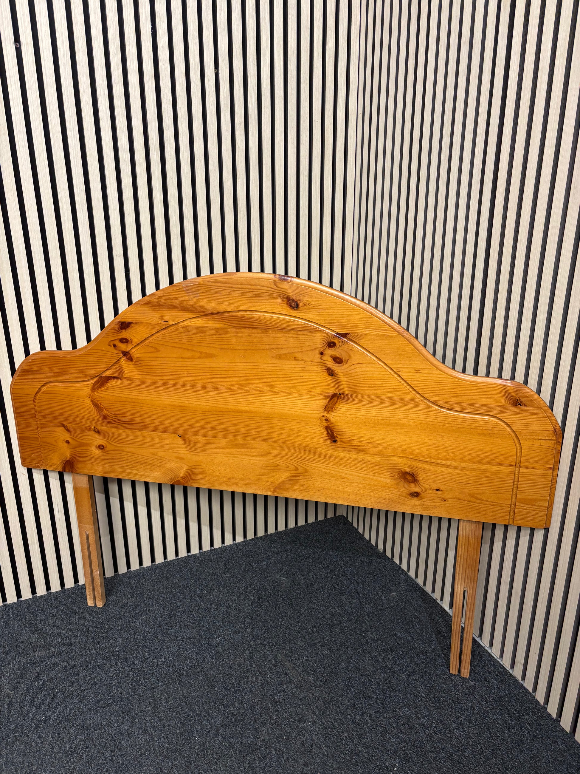 4ft 6 pine framed headboard 3325