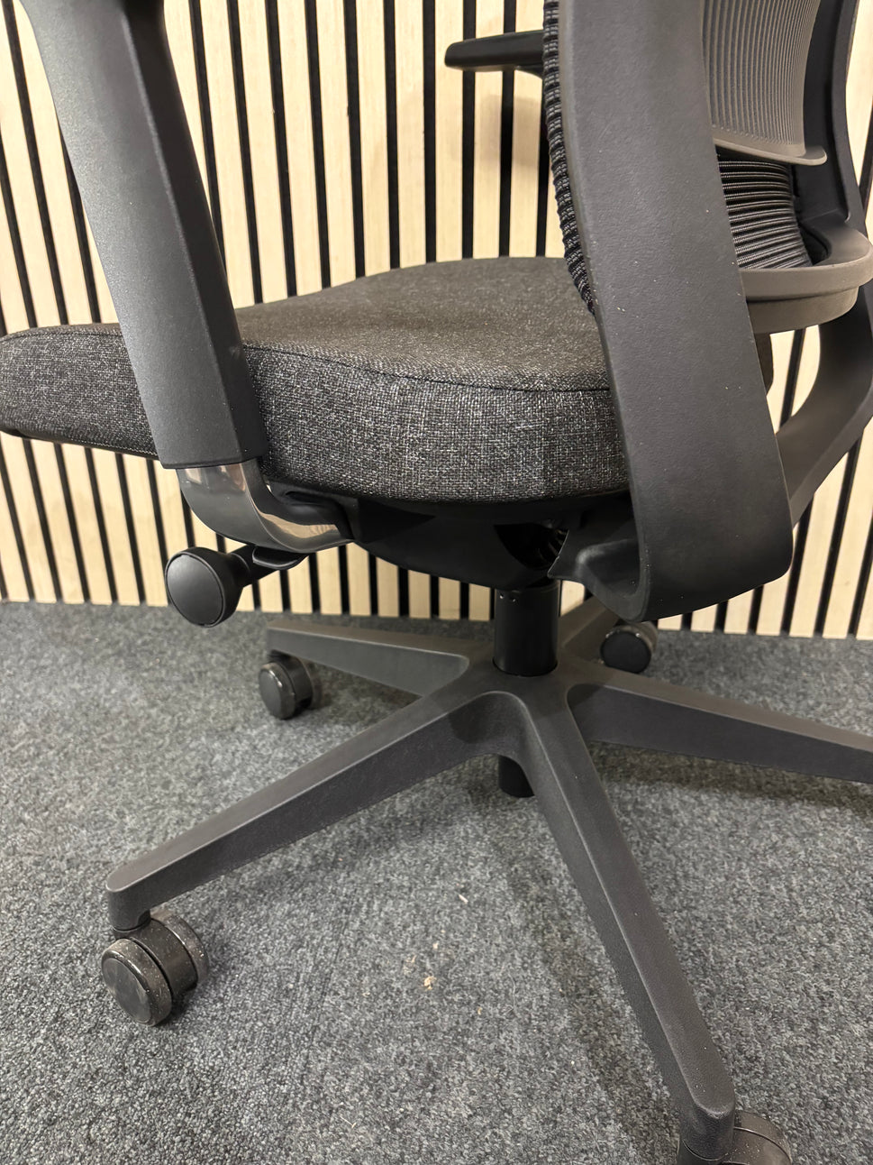 NEW Lennon Black mesh back 3 lever  multifunction executive swivel chair with charcoal seat and height adjustable arms. LARGE QTYS AVAILABLE. PRICE INC VAT AT 23%