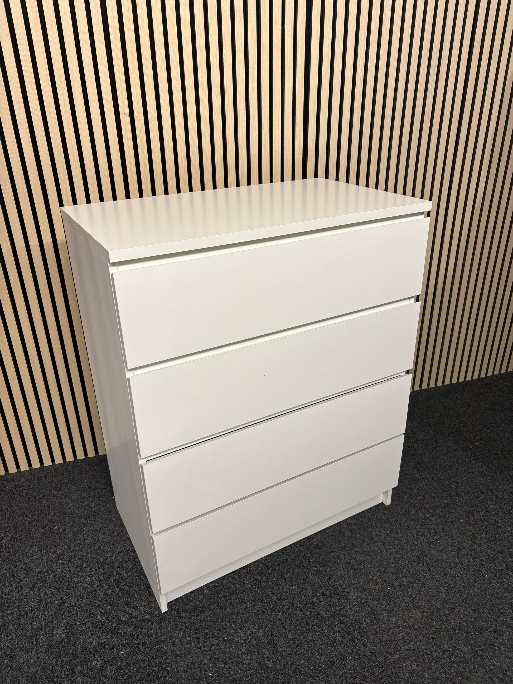 White laminate 4 drawer chest of drawers (H 100 x W 80 x D 50 cm)