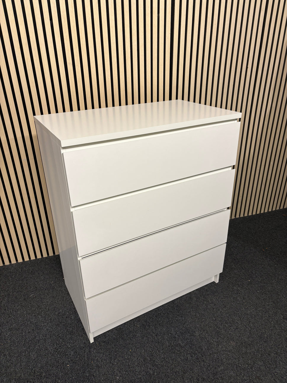 White laminate 4 drawer chest of drawers (H 100 x W 80 x D 50 cm)