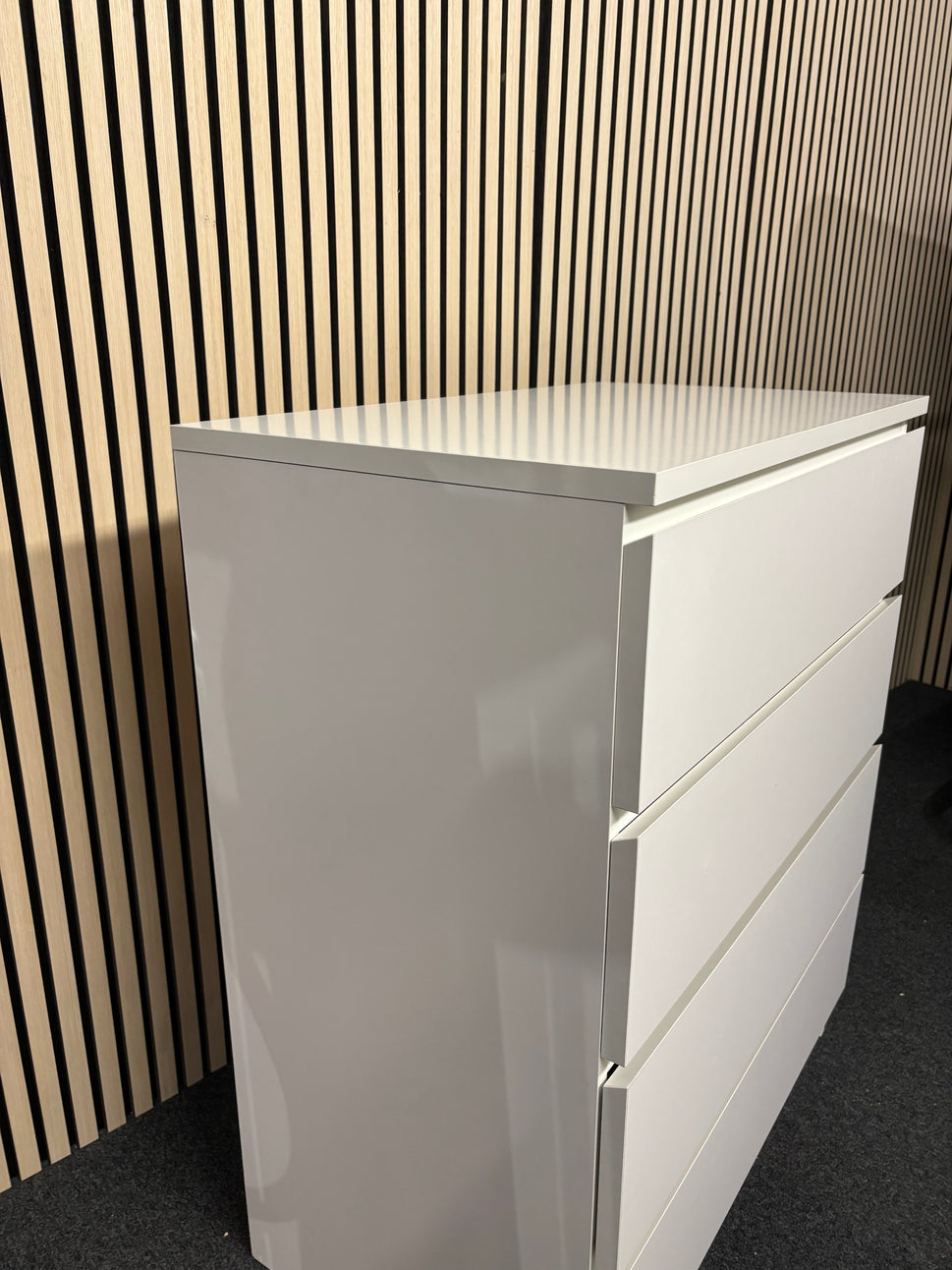 White laminate 4 drawer chest of drawers (H 100 x W 80 x D 50 cm)