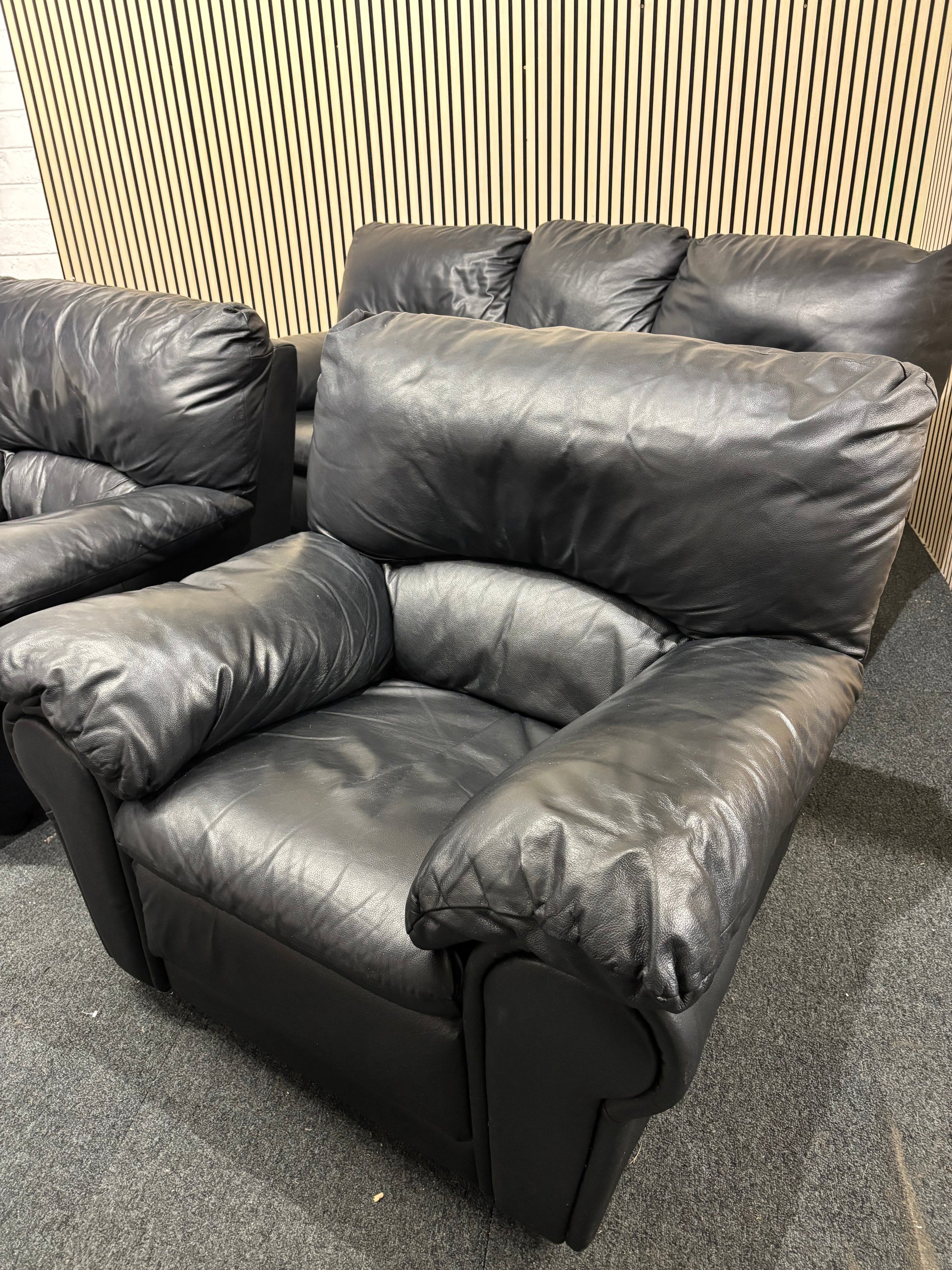 3+1+1 real black leather Natuzzi suite