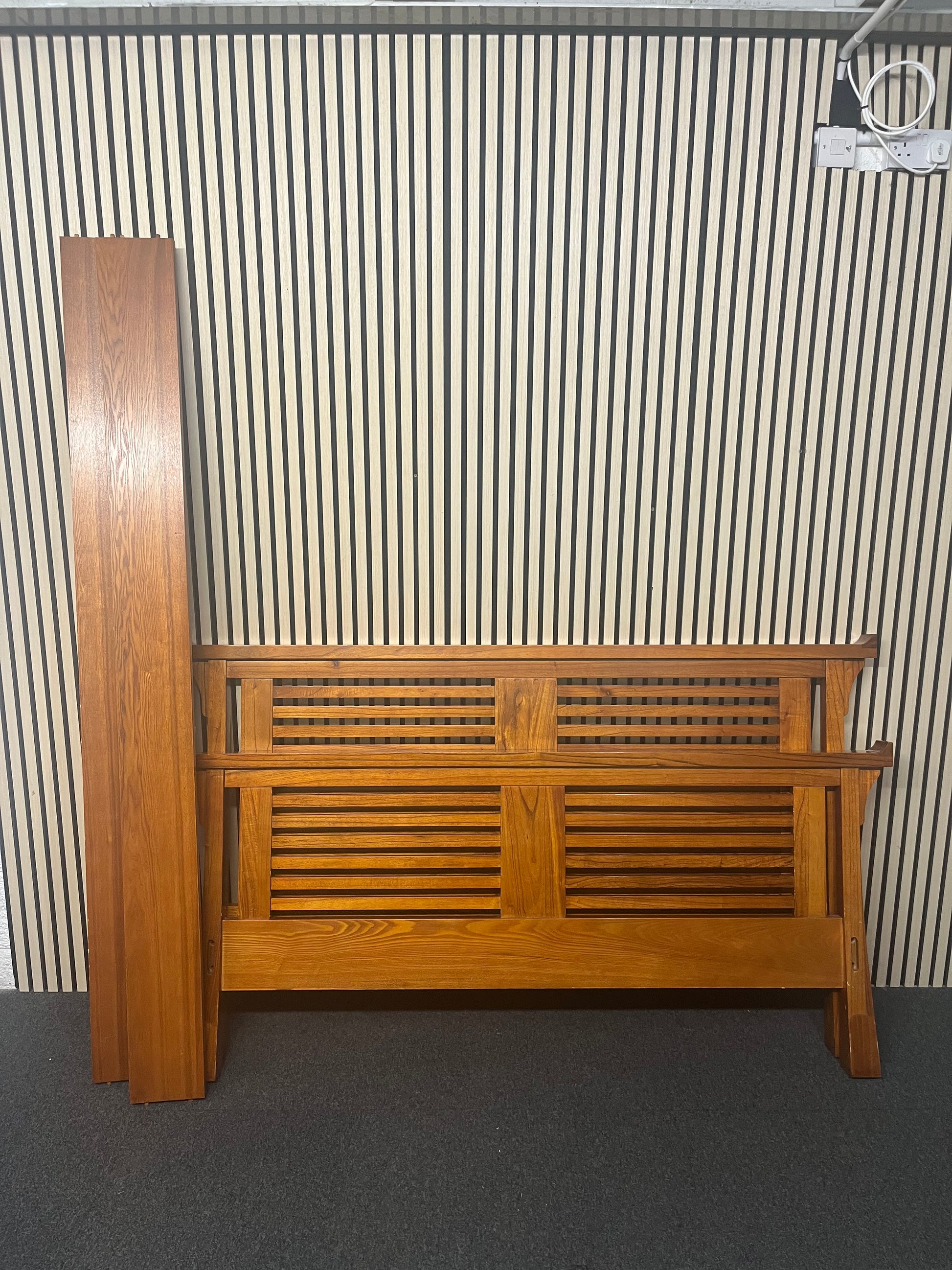 5ft King sized Cherry framed bed 3325