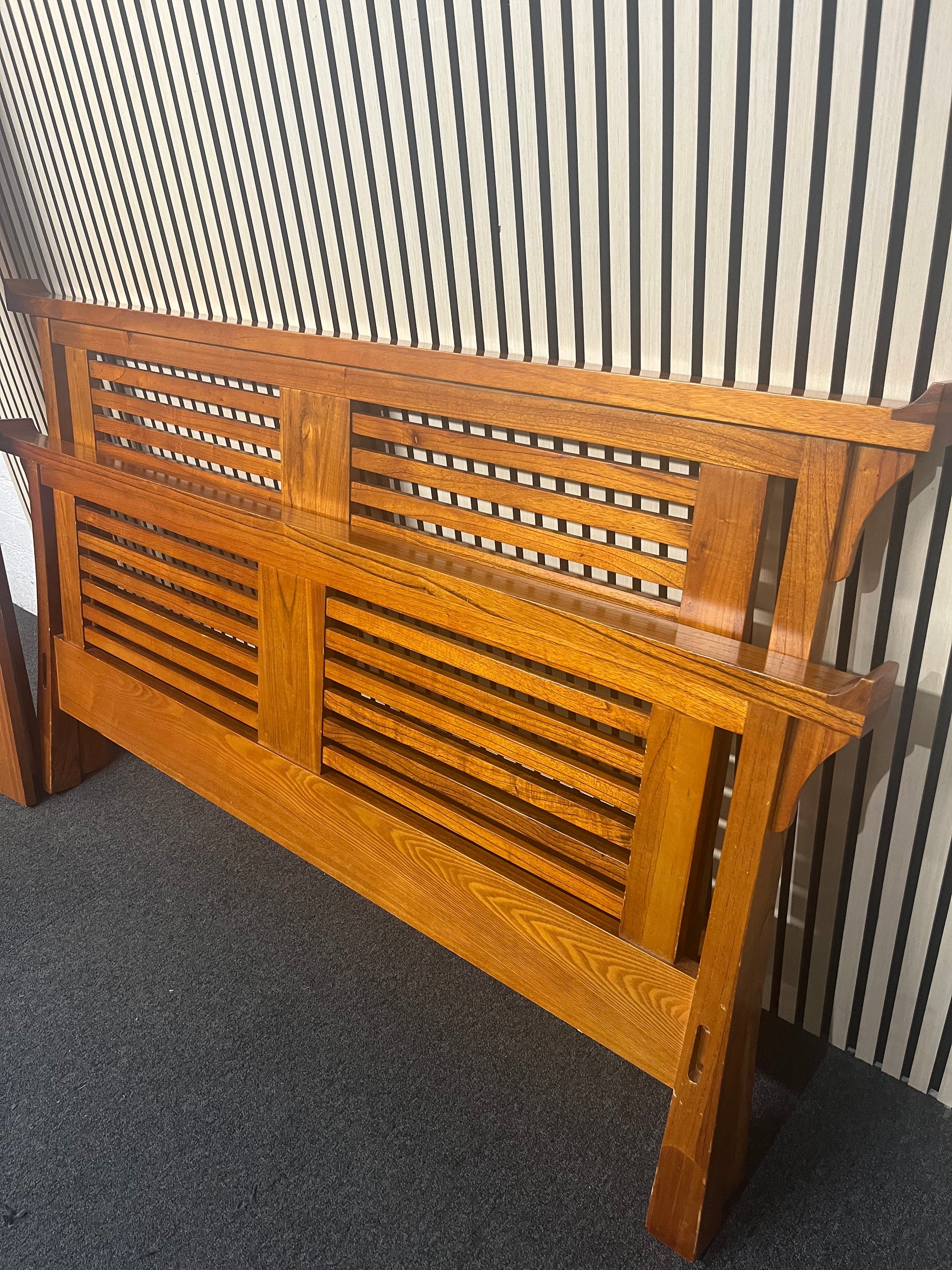 5ft King sized Cherry framed bed 3325