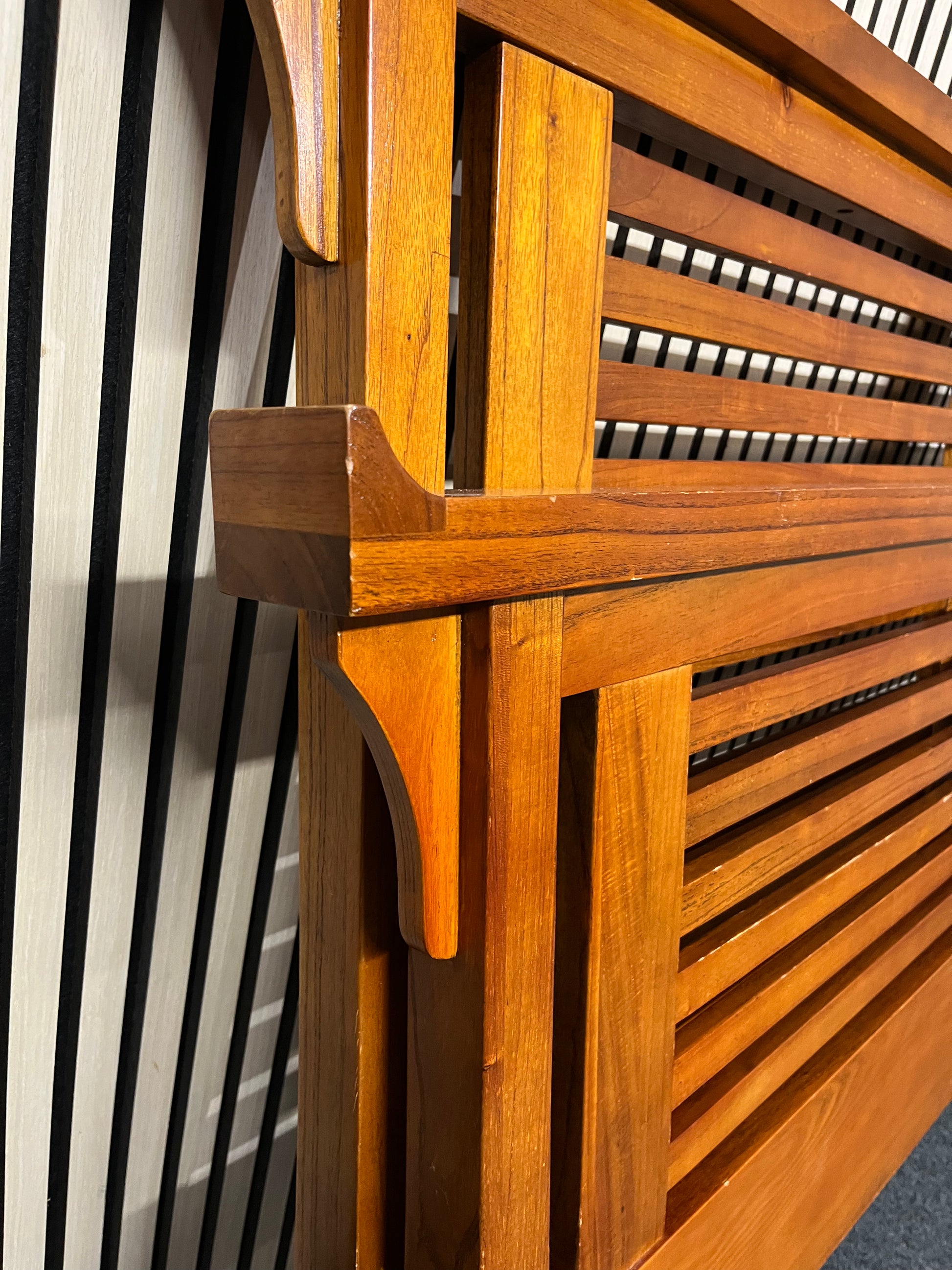 5ft King sized Cherry framed bed 3325