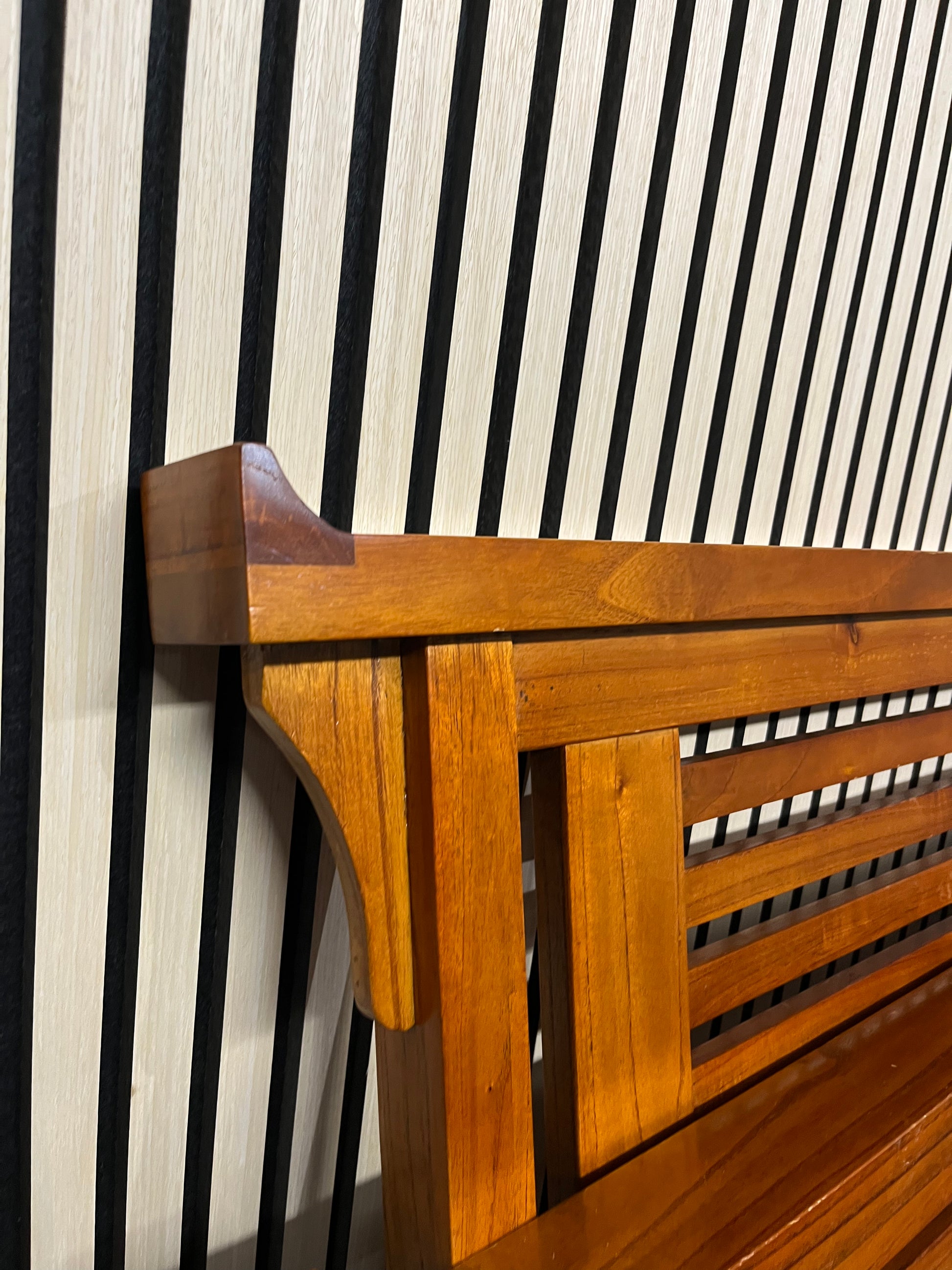 5ft King sized Cherry framed bed 3325