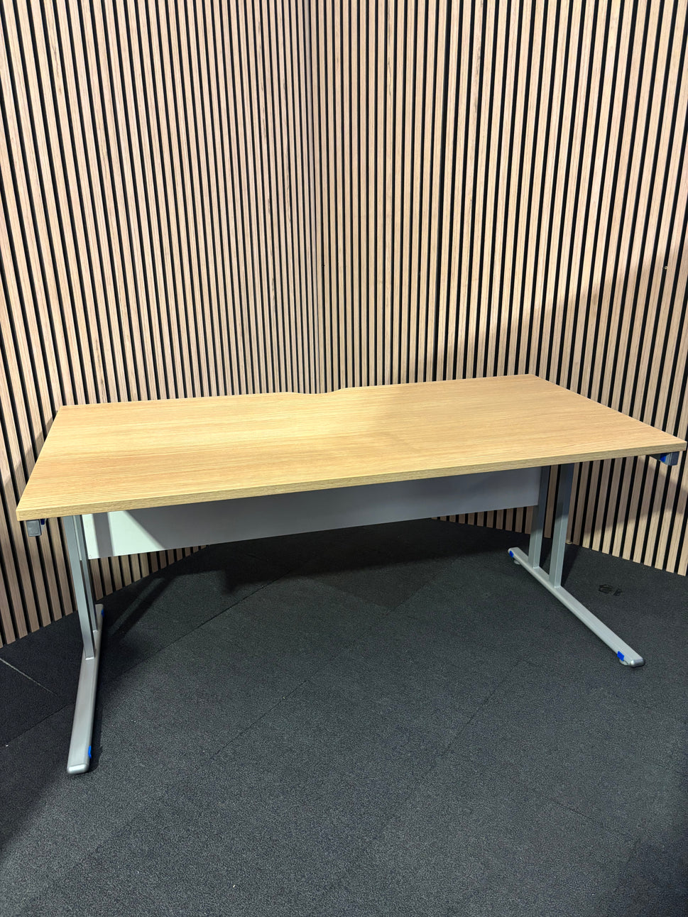 Straight desk 168  (1600mm x 800mm)