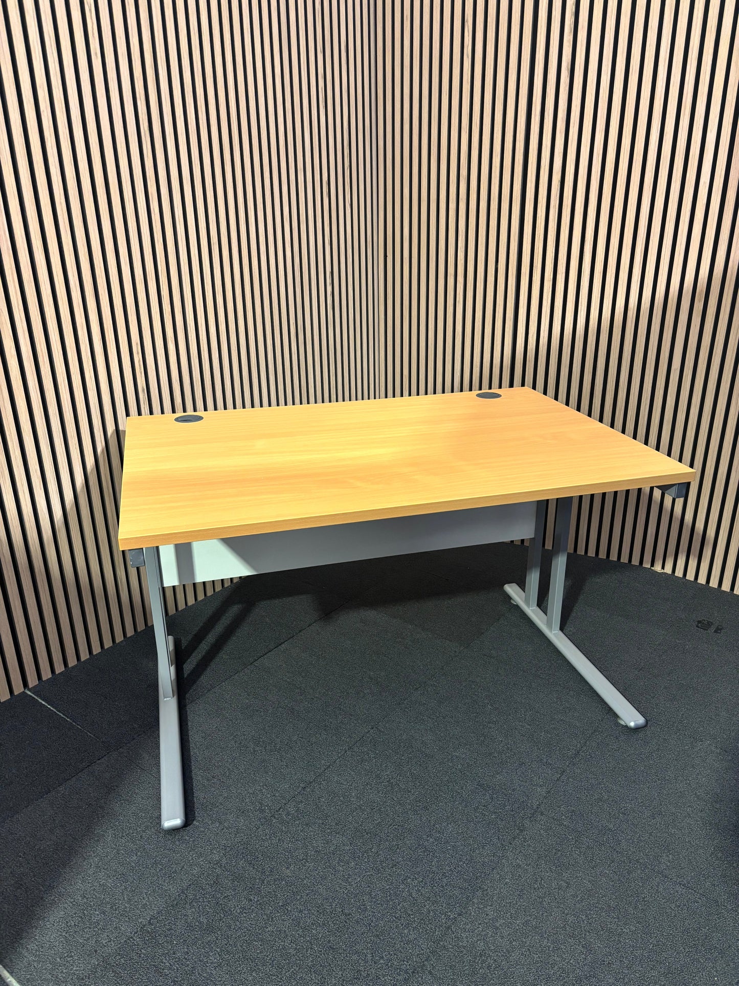 Straight desk 148  (1400mm x 800mm)