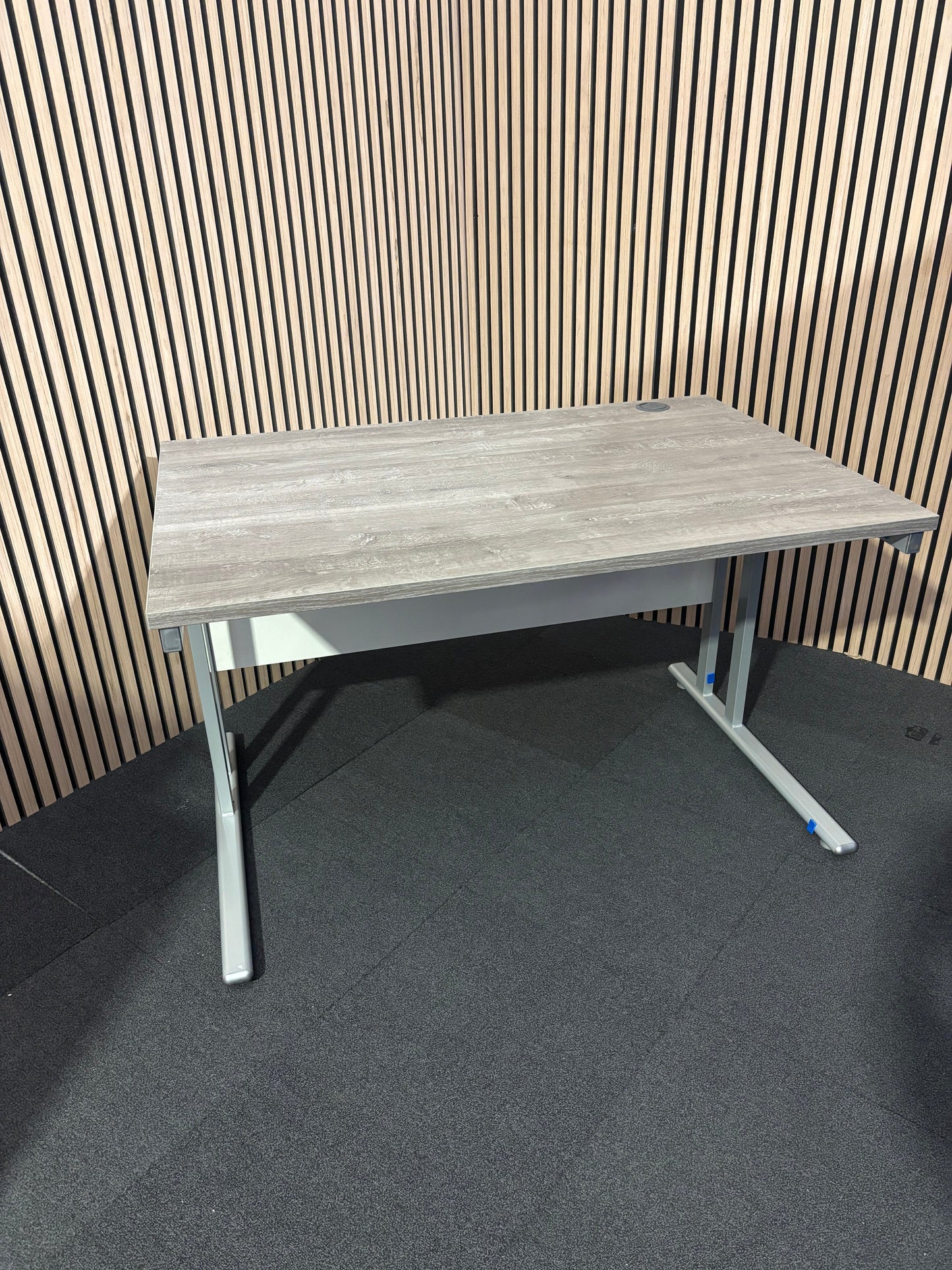 Straight desk 148  (1400mm x 800mm)