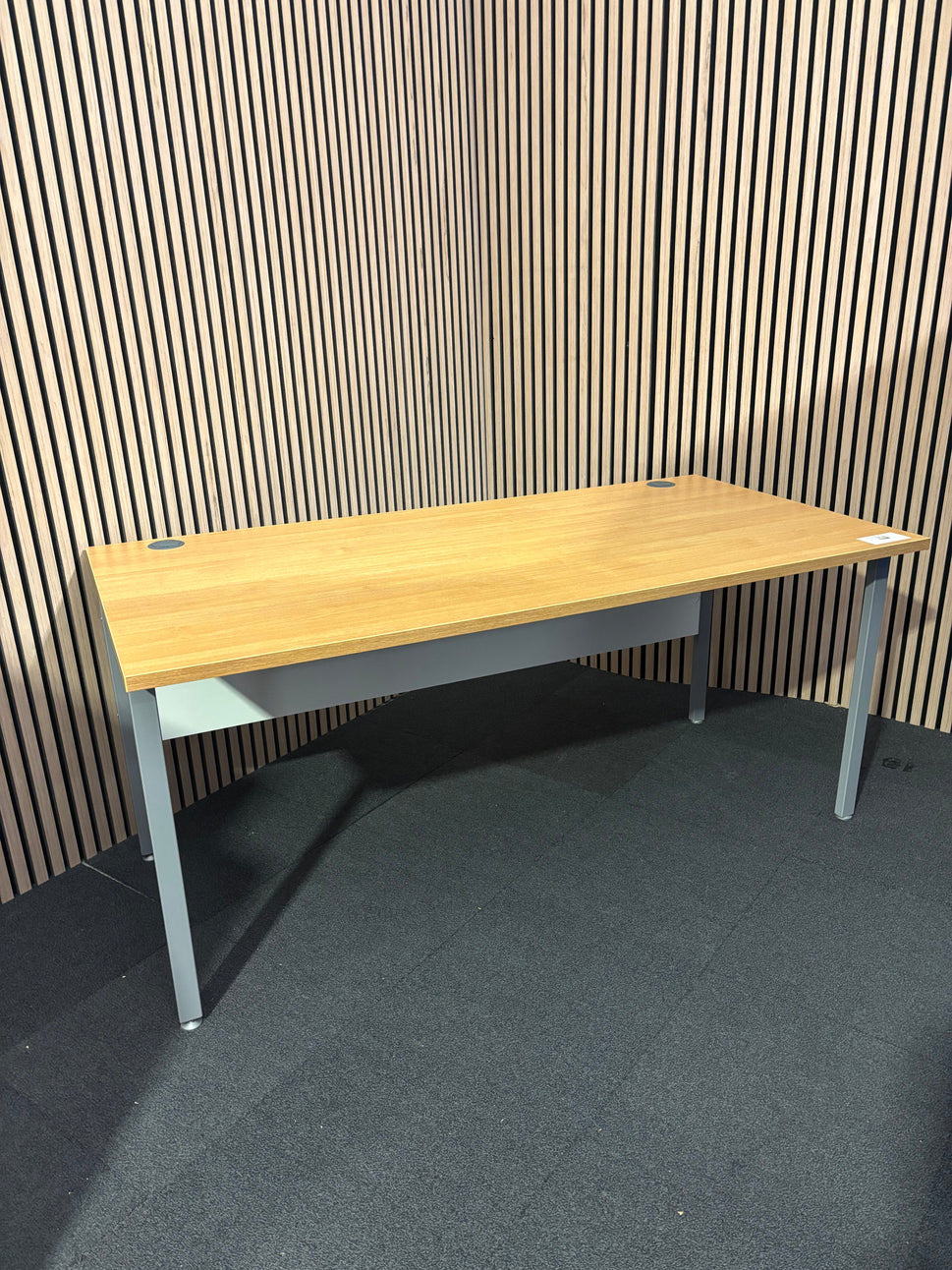 Straight desk 168  (1600mm x 800mm)