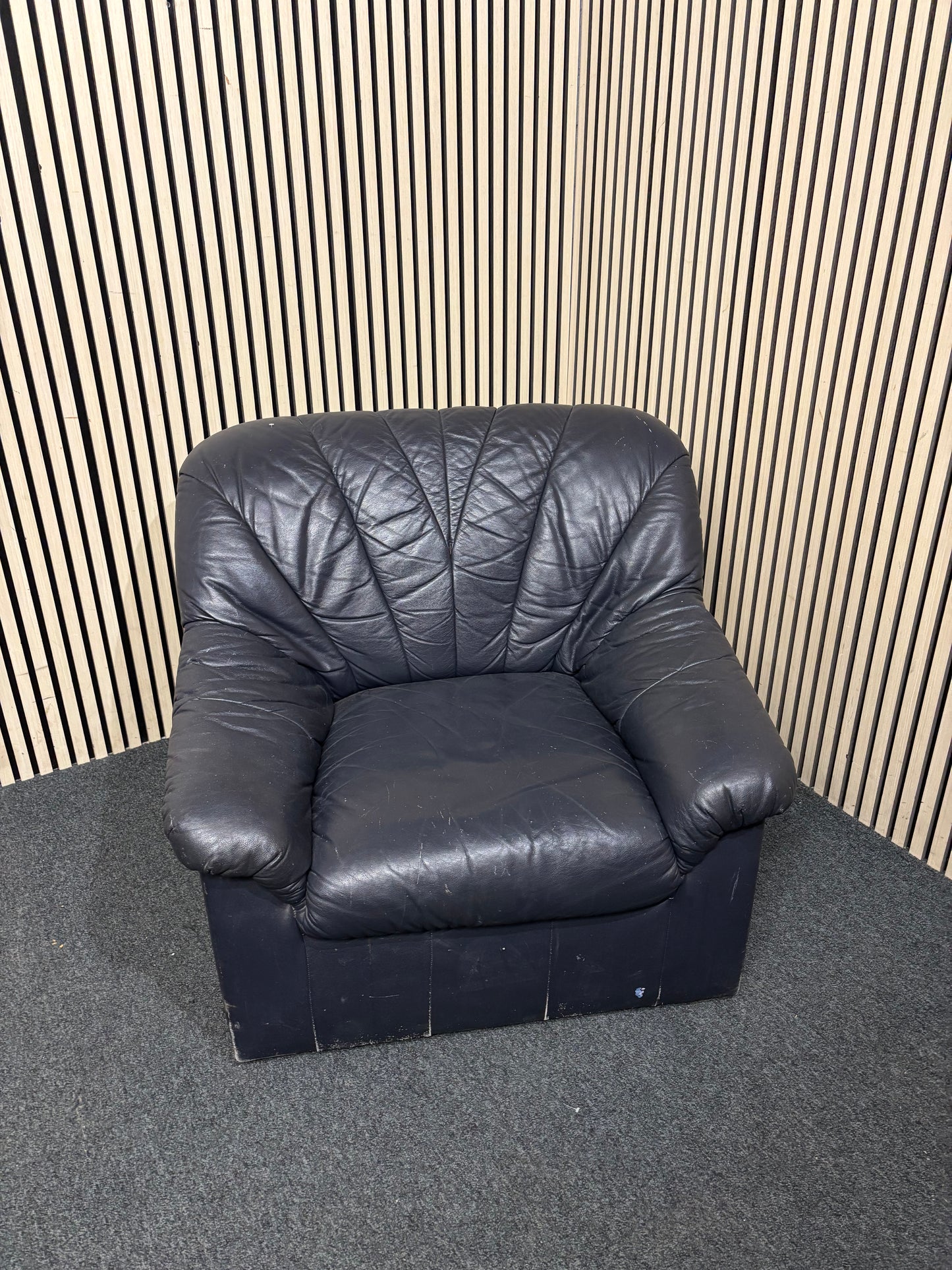 Single Leather Navy Armchair 3126