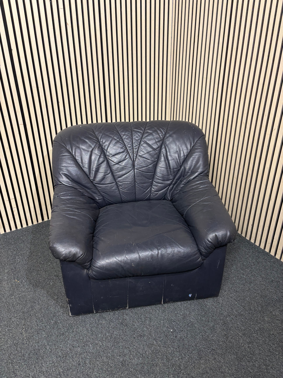 Single Leather Navy Armchair 3126