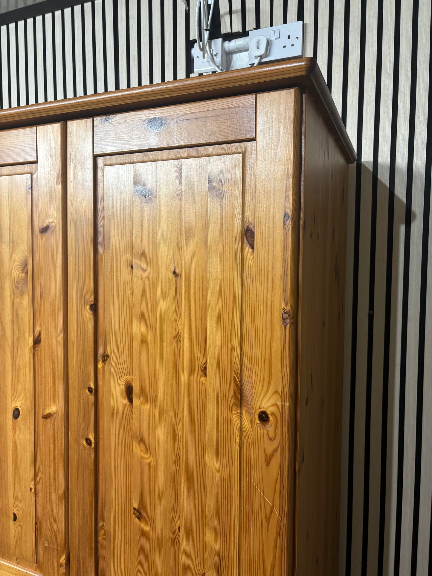 Solid pine tall 2 door wardrobe (H 186 x W 86 x D 56 cm) 3126