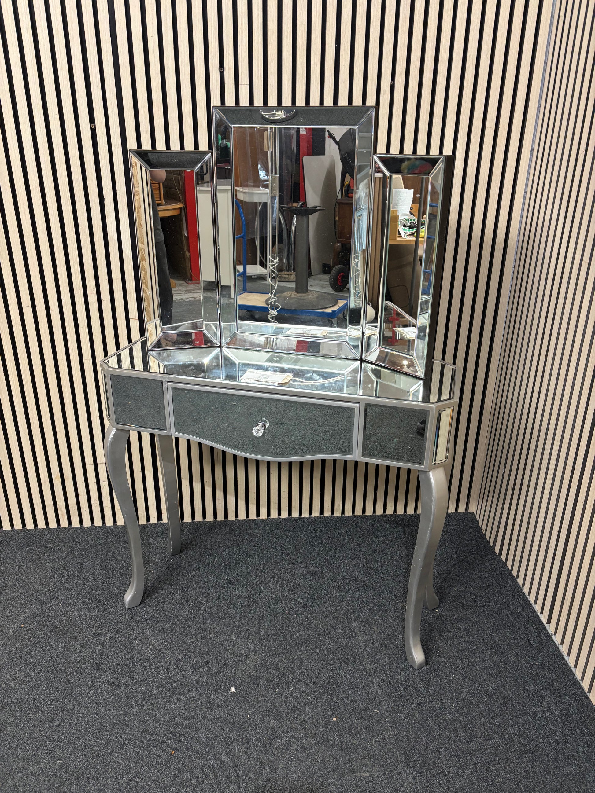 Ornate slim 1 drawer mirrored glass dressing table with 3 section mirror and splayed legs (H 80 x W 90 x D 32 cm) 3126