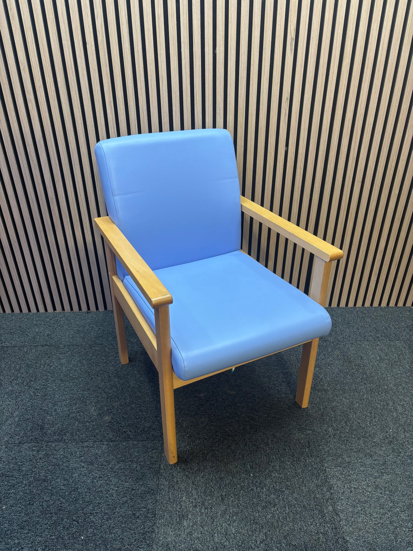 Lilac Meavy reception chair with leatherette seats