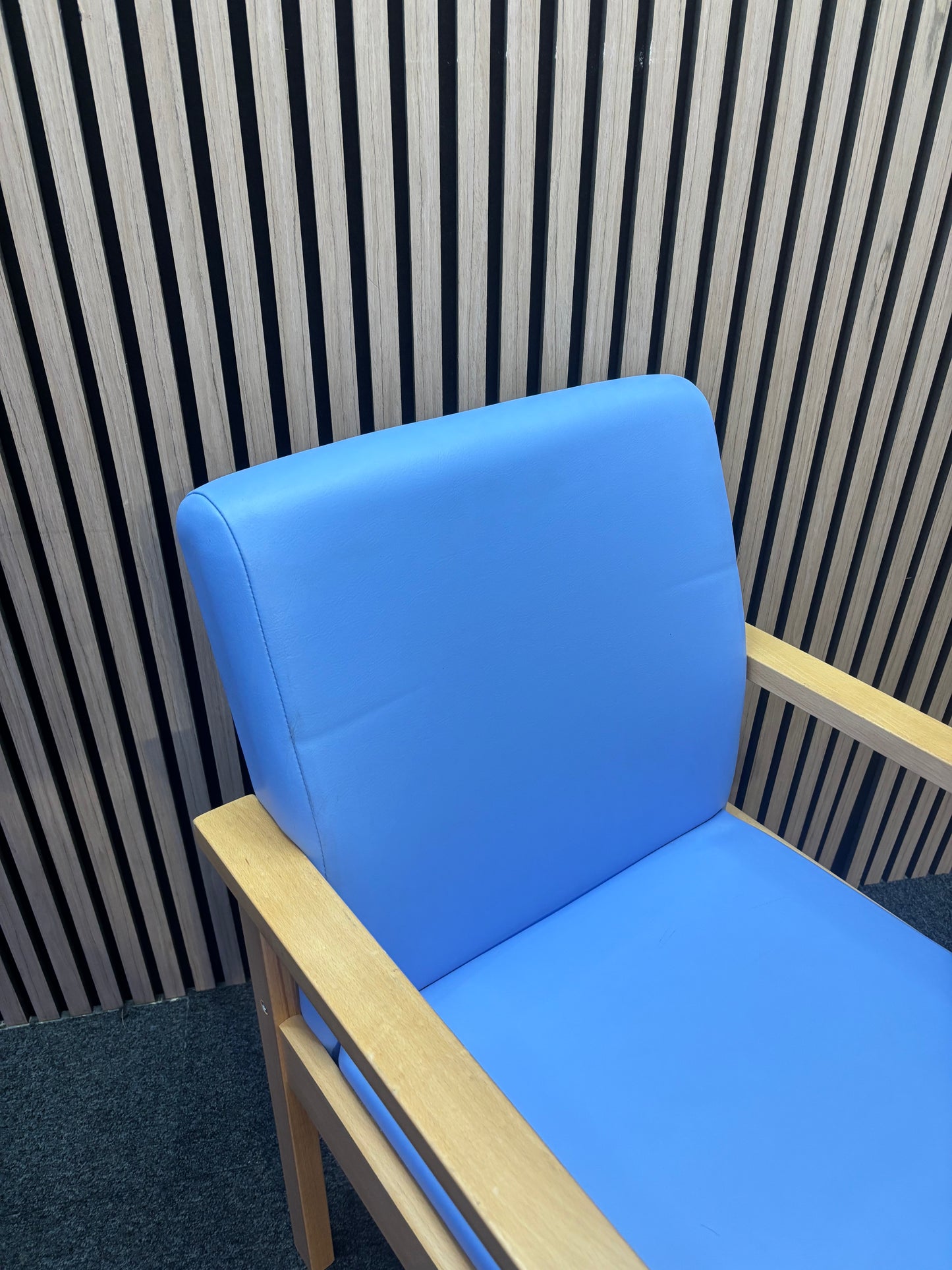 Lilac Meavy reception chair with leatherette seats
