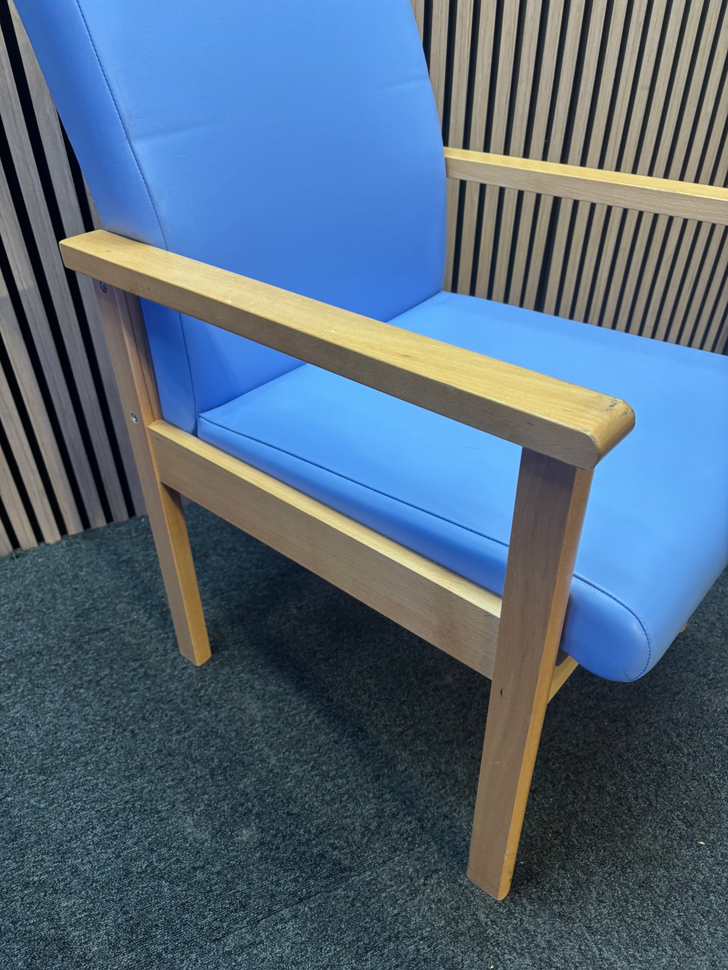 Lilac Meavy reception chair with leatherette seats