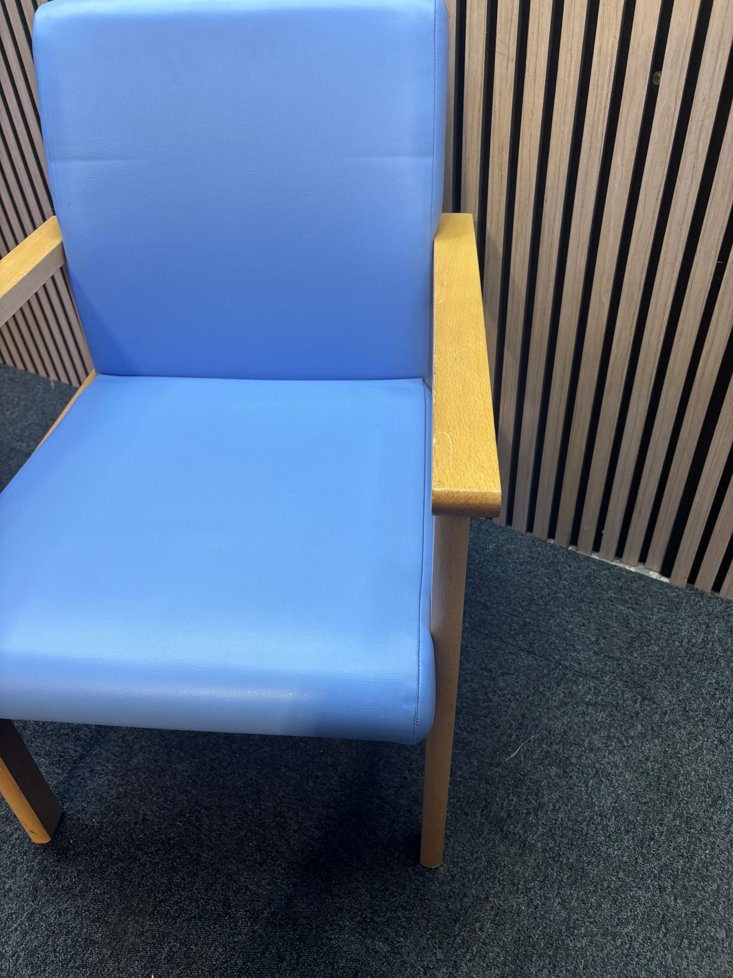Lilac Meavy reception chair with leatherette seats