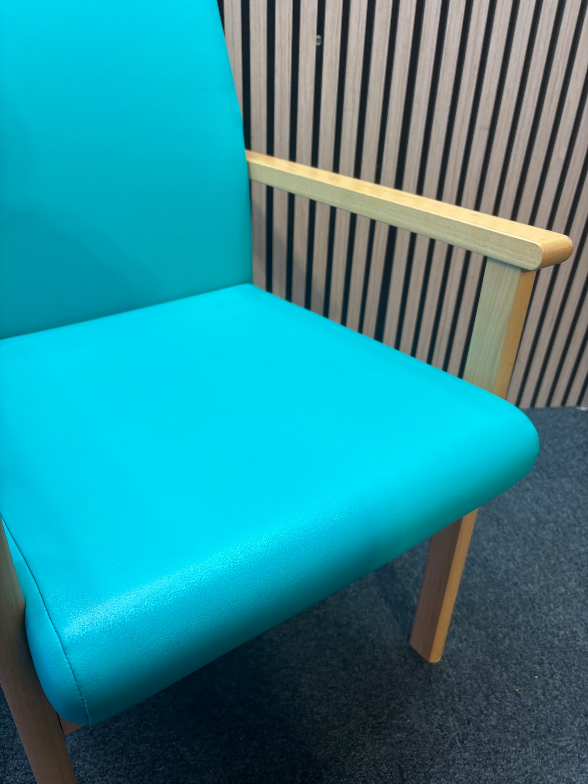 Turqoise Meavy reception chair with leatherette seats