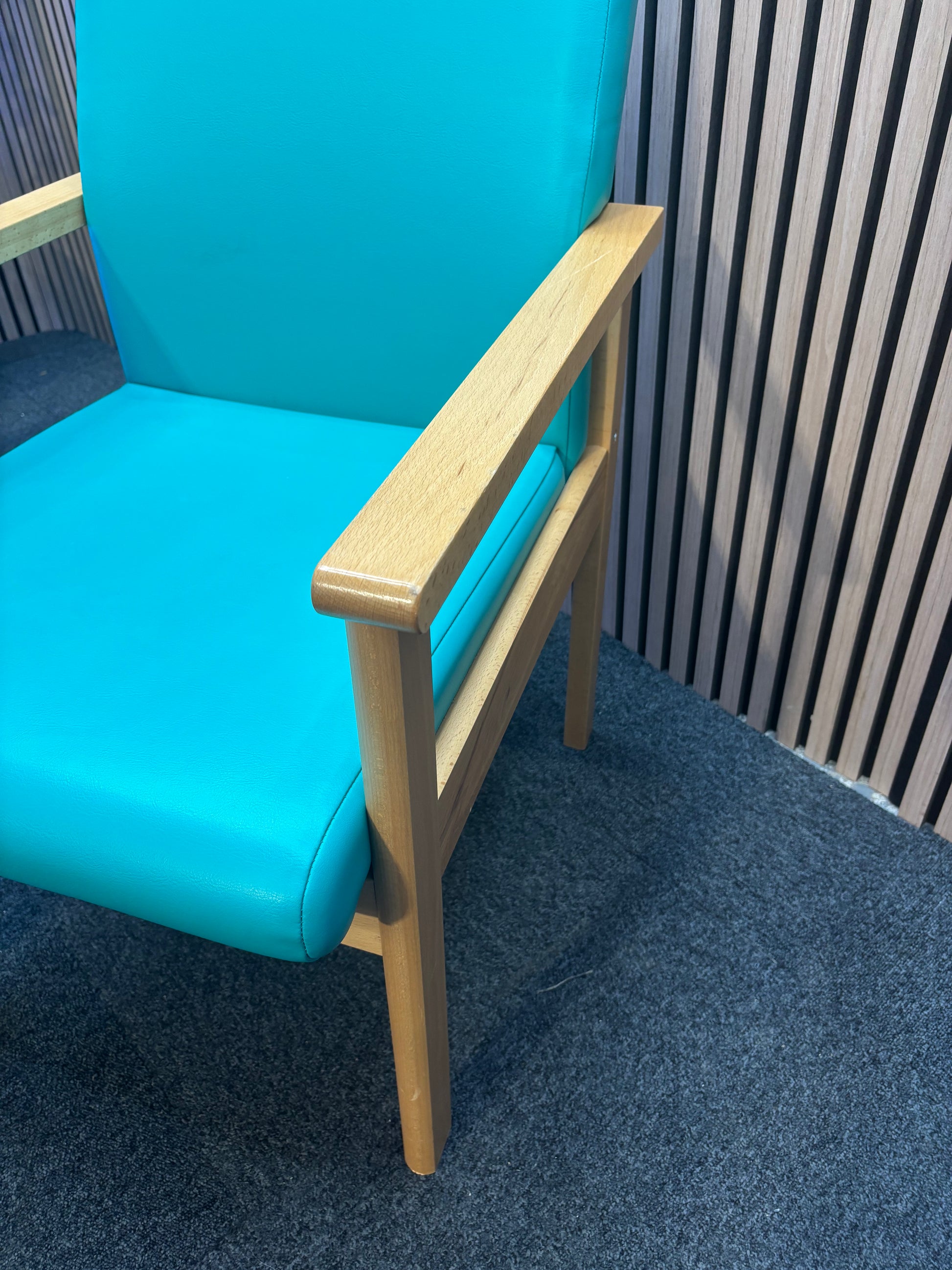 Turqoise Meavy reception chair with leatherette seats