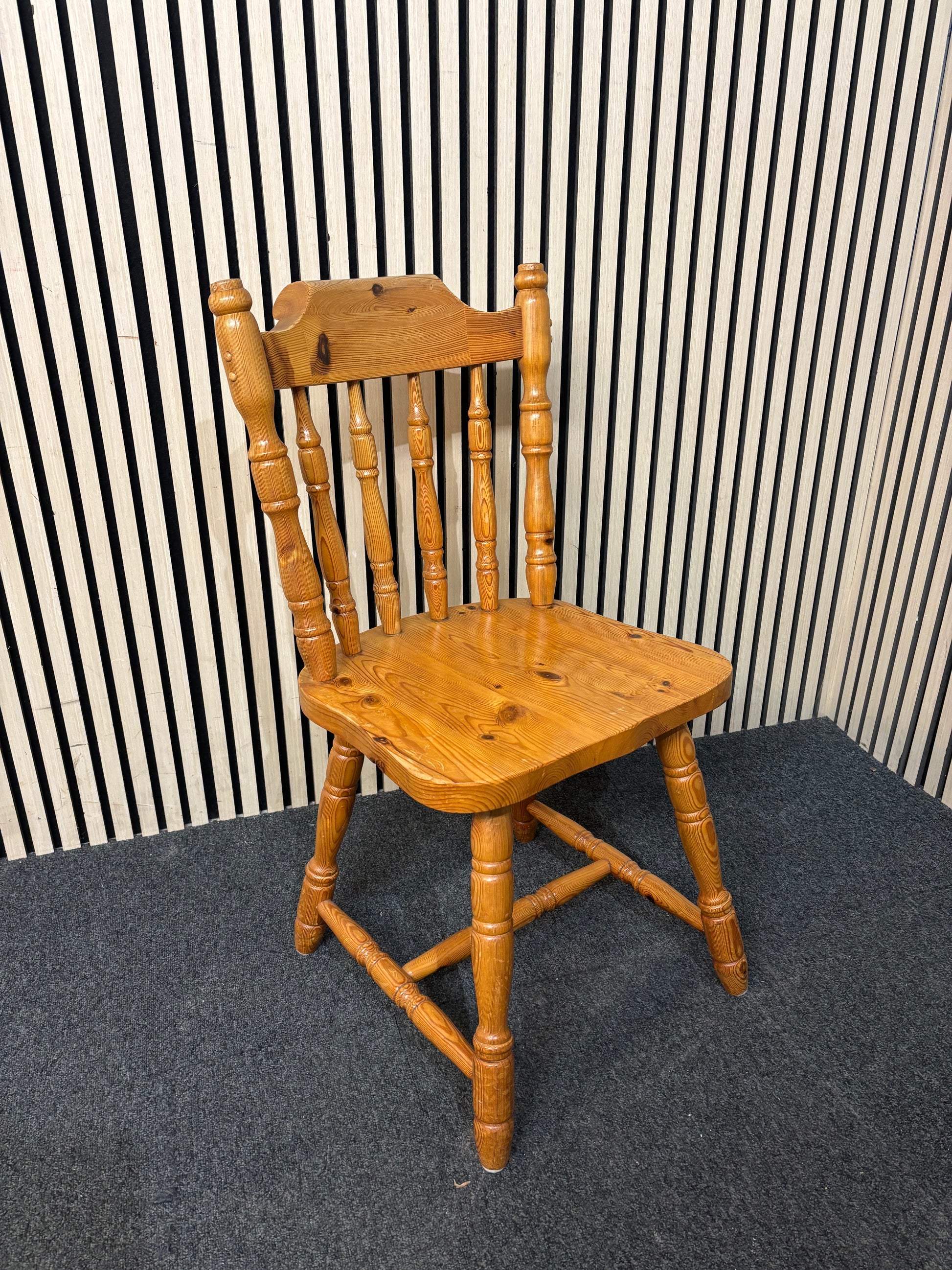 Solid pine spindle back kitchen chair 3126