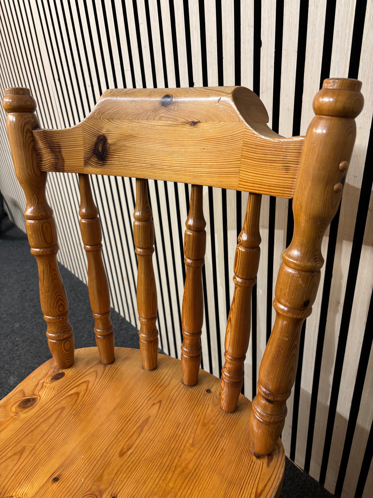 Solid pine spindle back kitchen chair 3126
