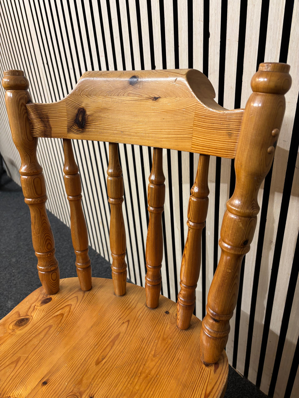 Solid pine spindle back kitchen chair 3126