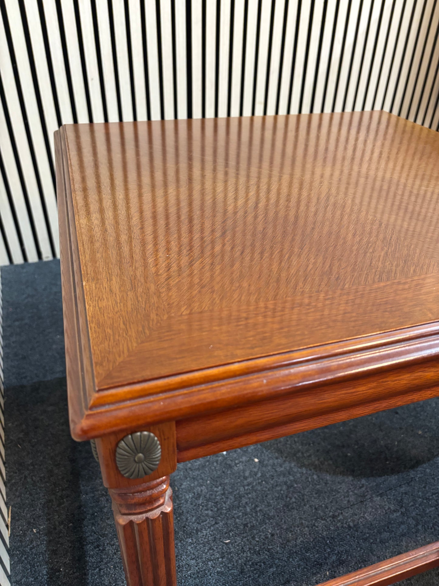 Oval pine framed gate leg kitchen table (W 37, 147 extnd x D 107 cm) 3126
