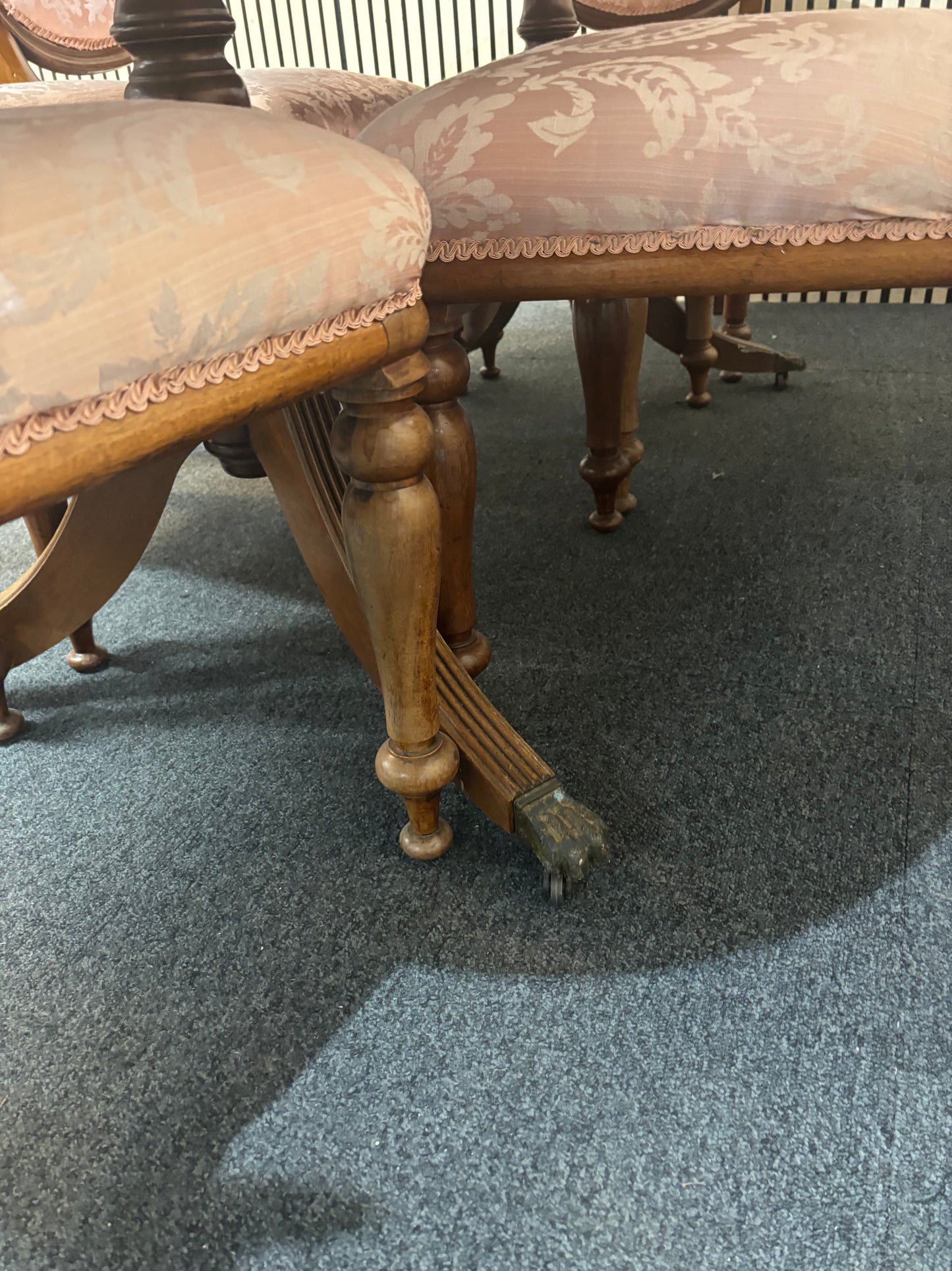 Mahogany wooden dining table with curved edges with 6 no. matching spoonback upholstered chairs 3126