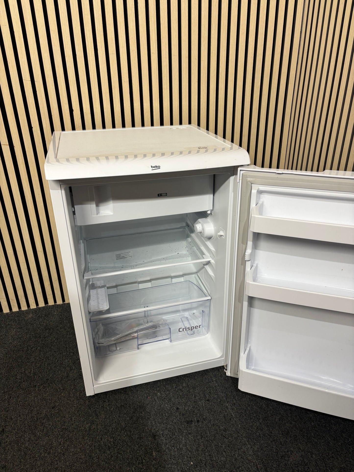 Beko white under counter fridge 3126