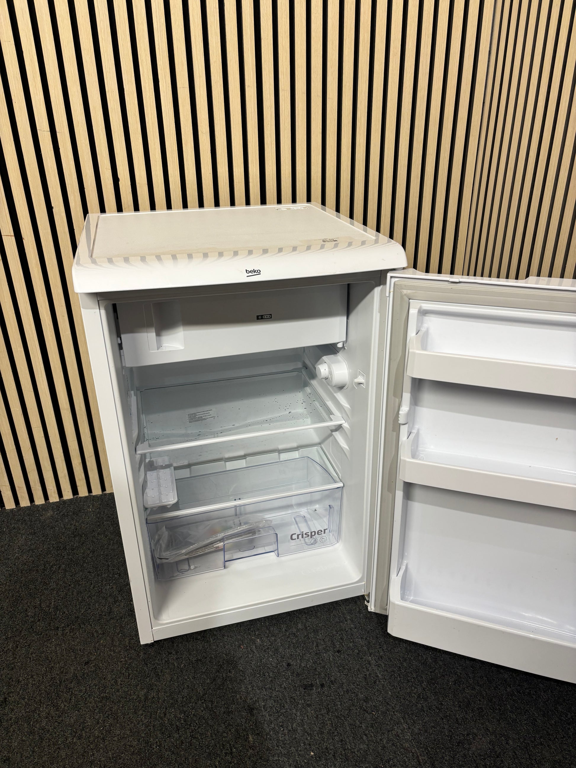 Beko white under counter fridge 3126