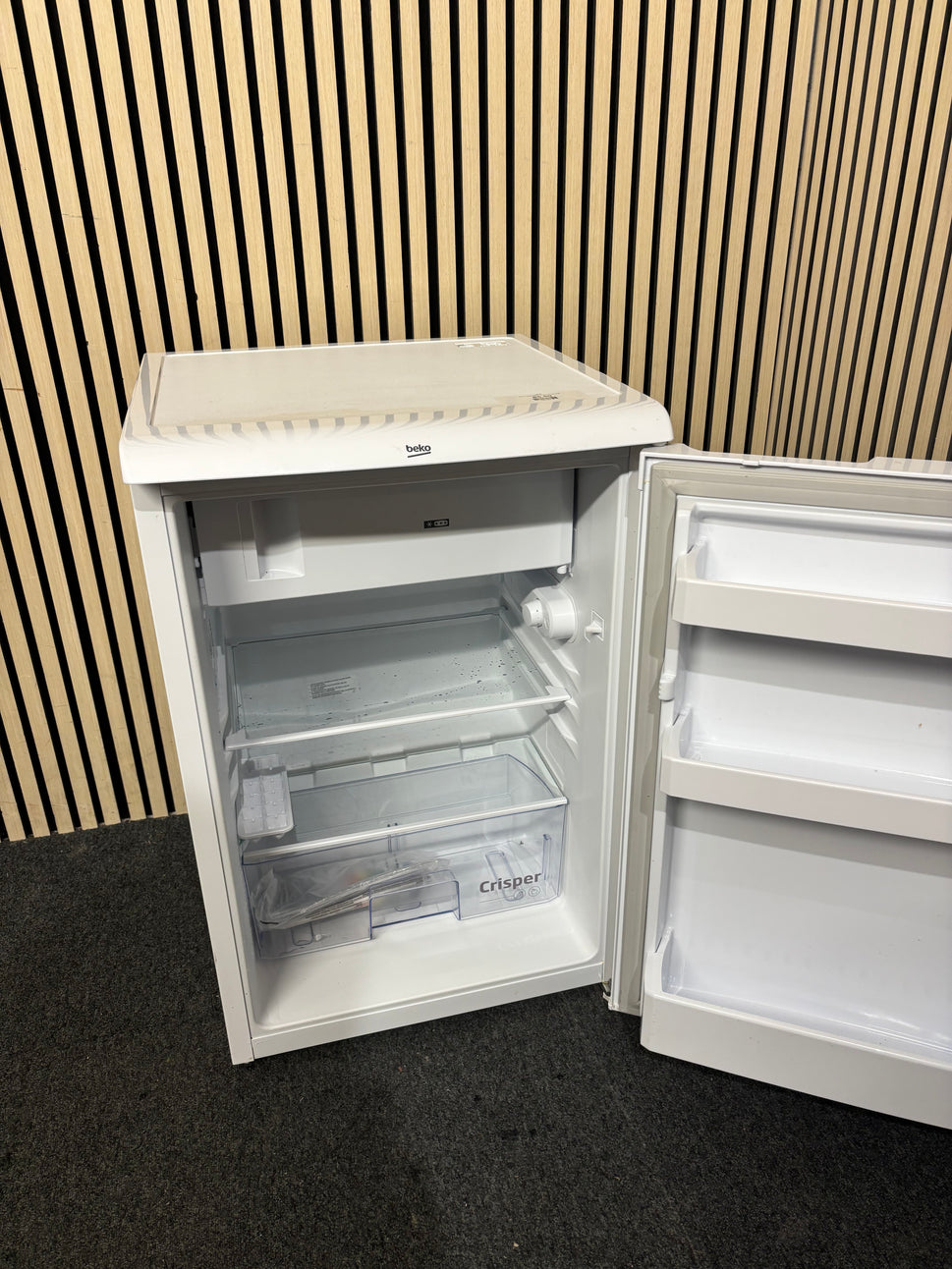 Beko white under counter fridge 3126