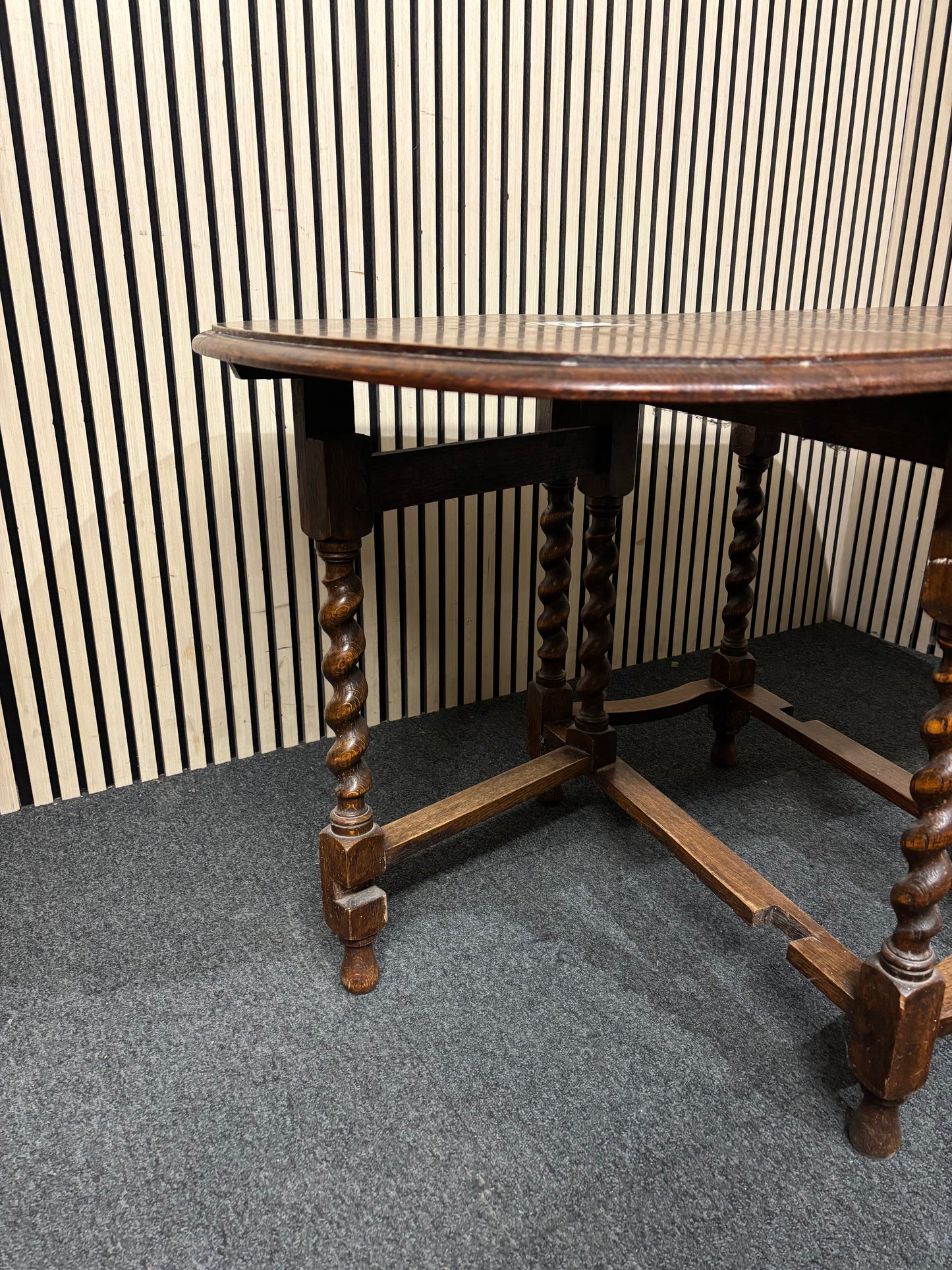 English oak oval barley twist gate leg table (H 72 x W 45 ,135 extnd x D 90 cm) 3126