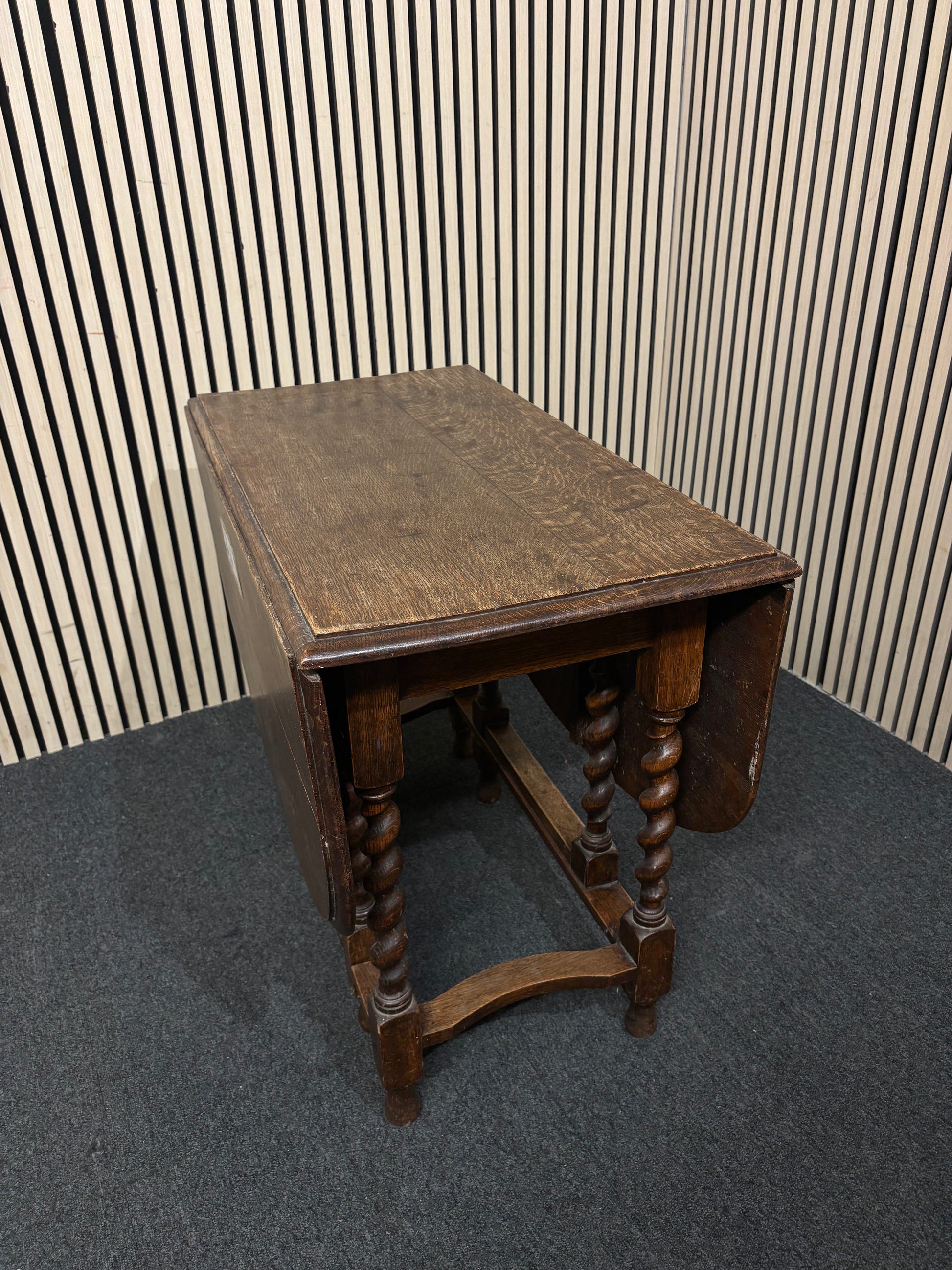 English oak oval barley twist gate leg table (H 72 x W 45 ,135 extnd x D 90 cm) 3126