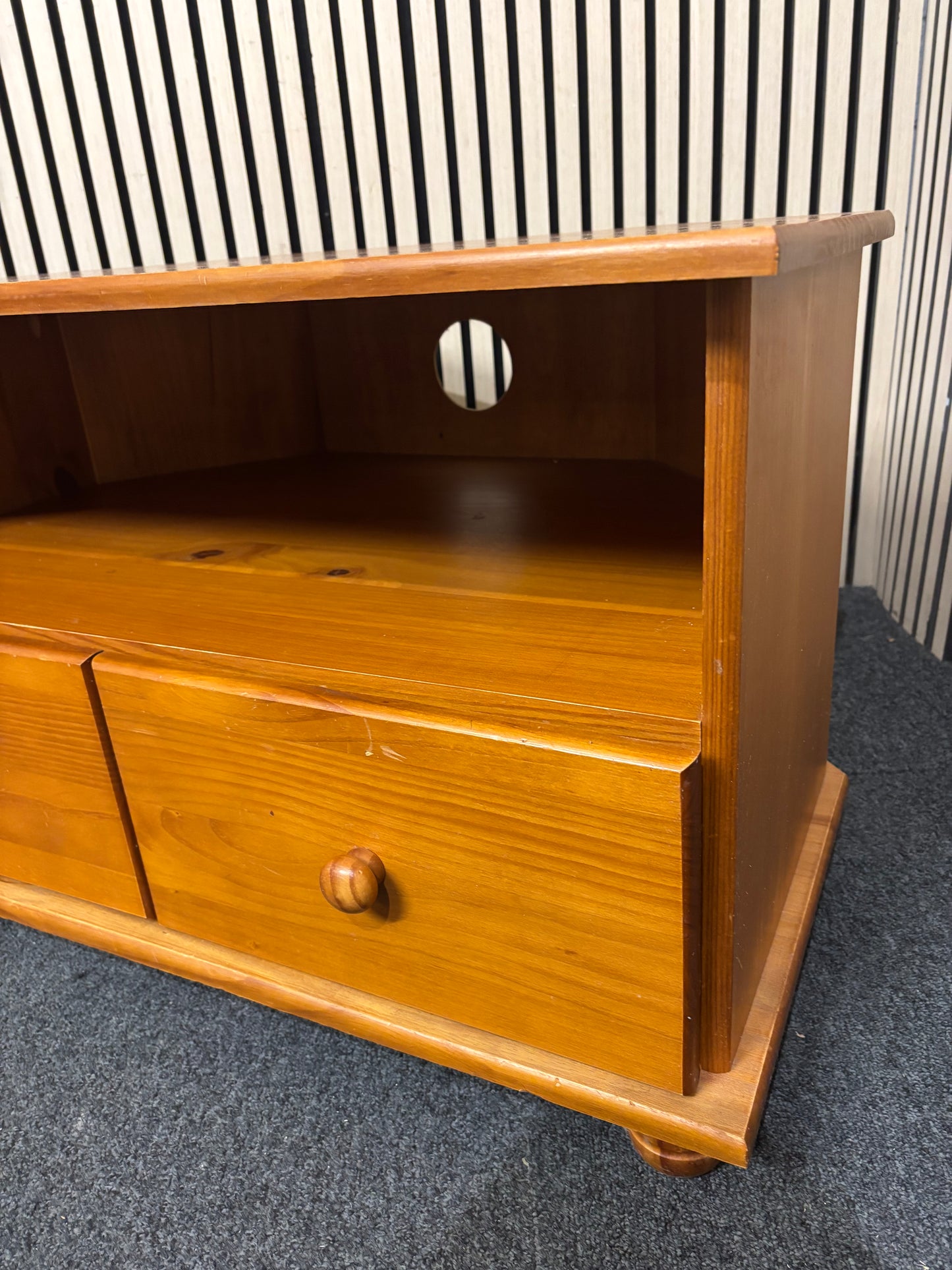 Solid pine 2 drawer tv unit 3126
