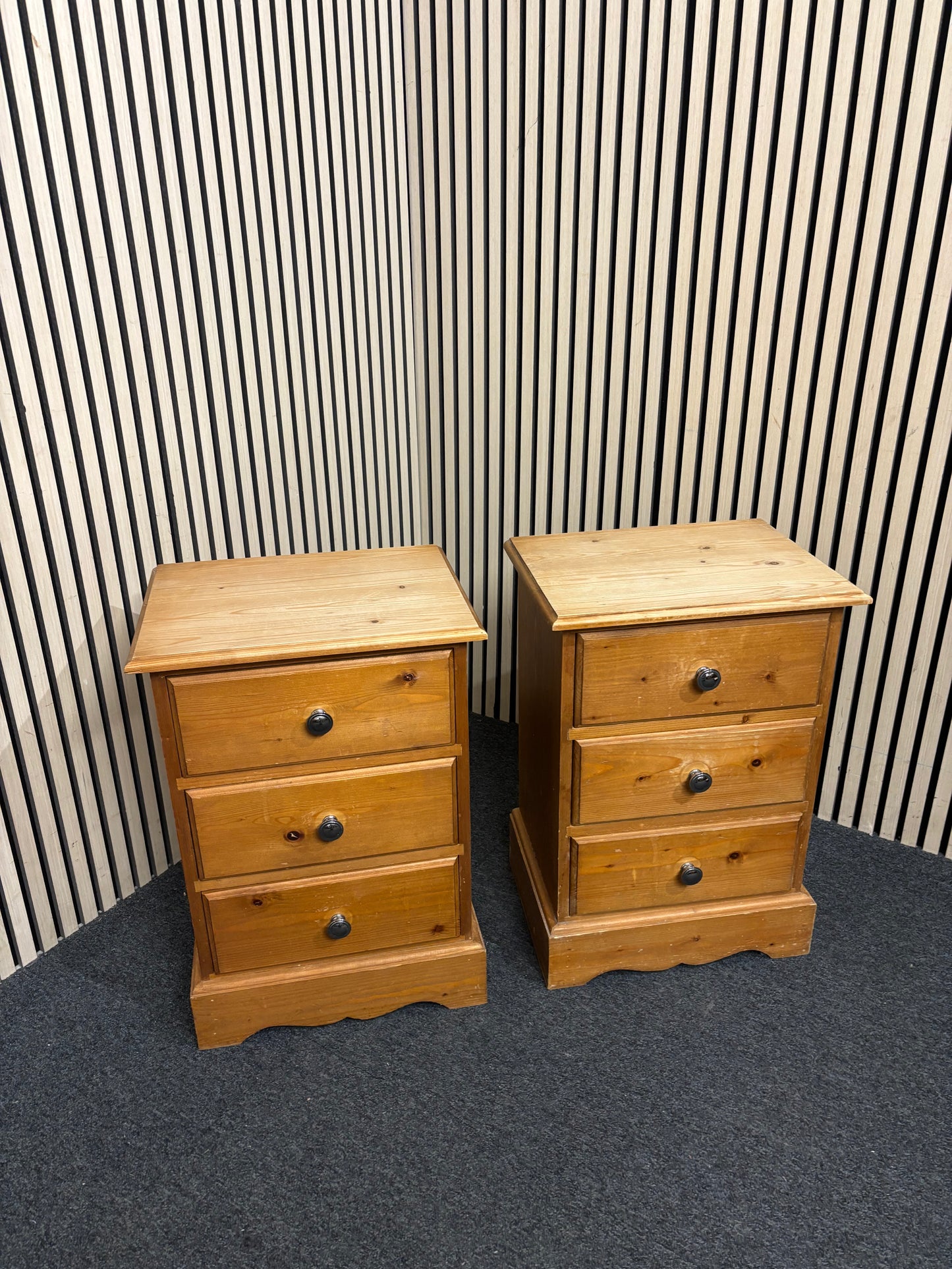 Natural solid pine 3 drawer bedside locker 3126