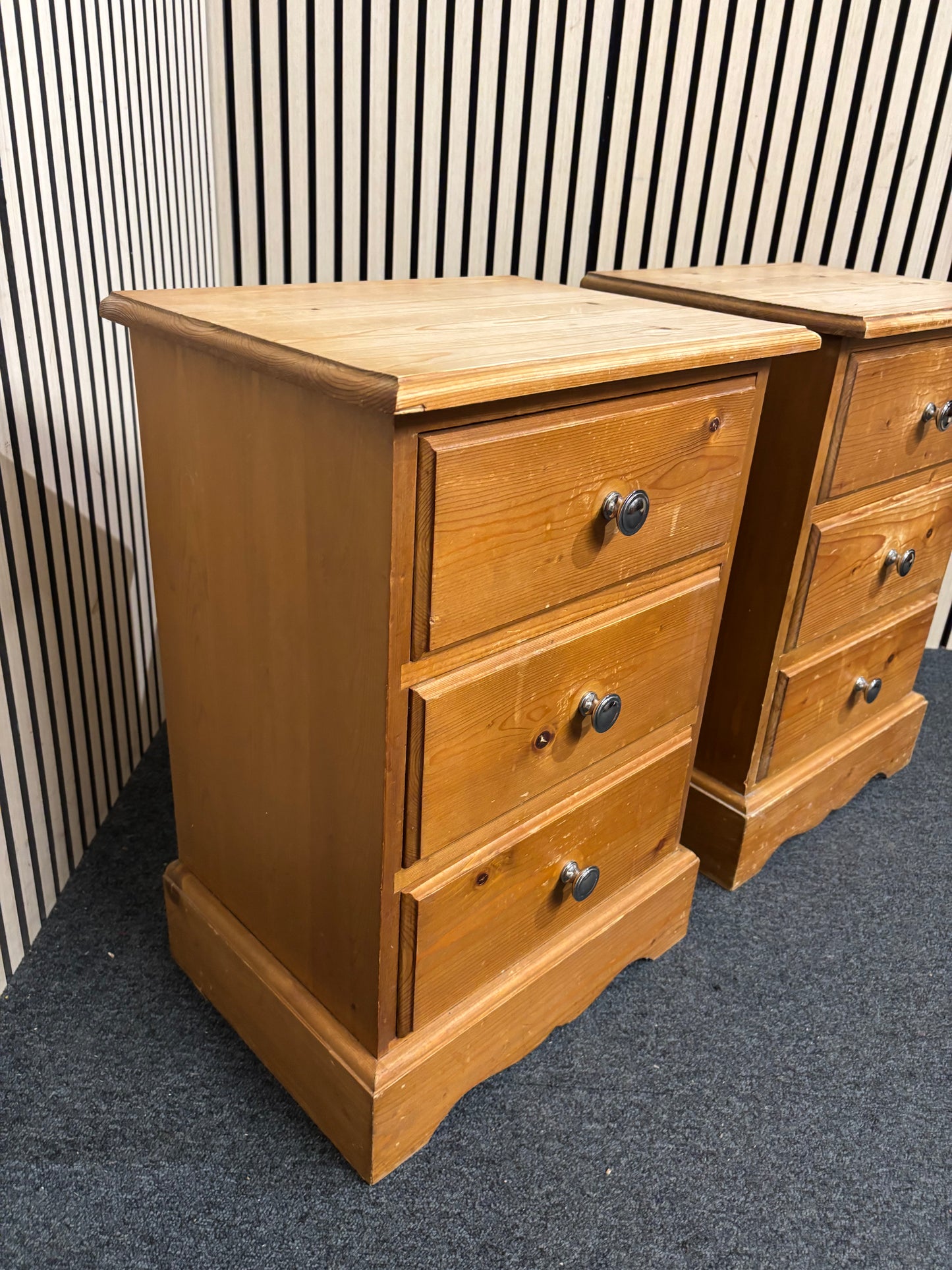 Natural solid pine 3 drawer bedside locker 3126