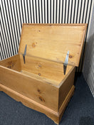 Switch Natural pine top open blanket box 3126 3 image