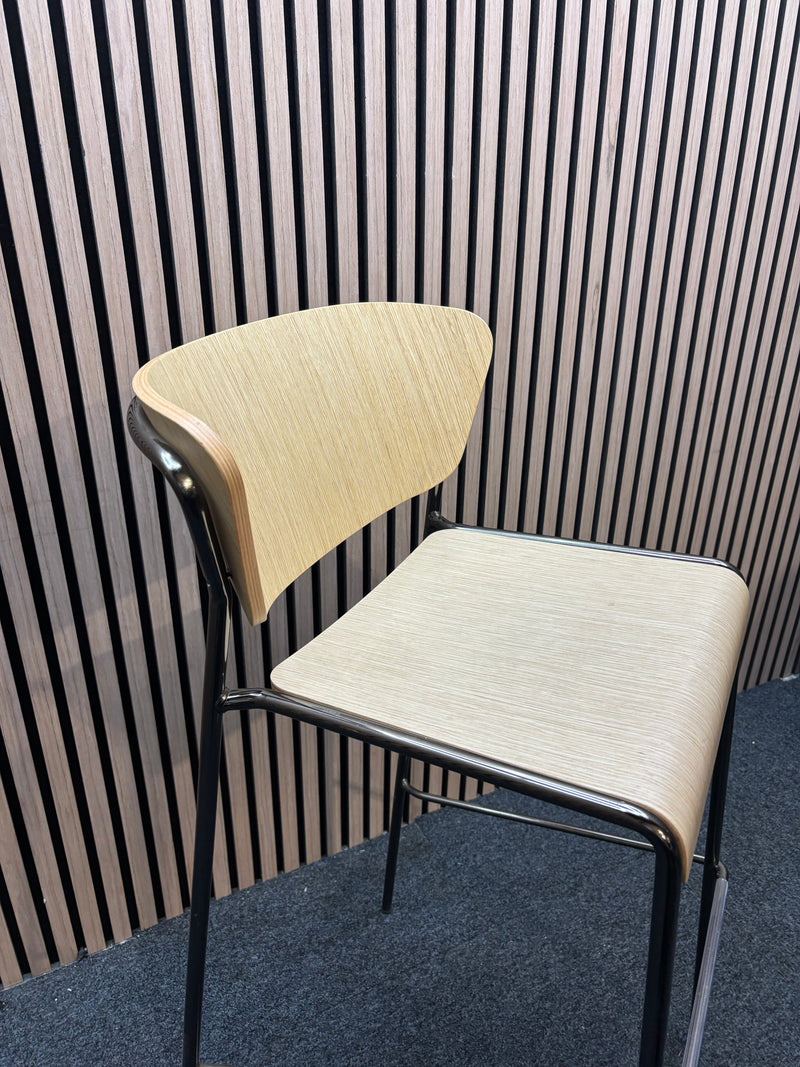 Salo bar stool with natural oak and solid 4 legged black frame