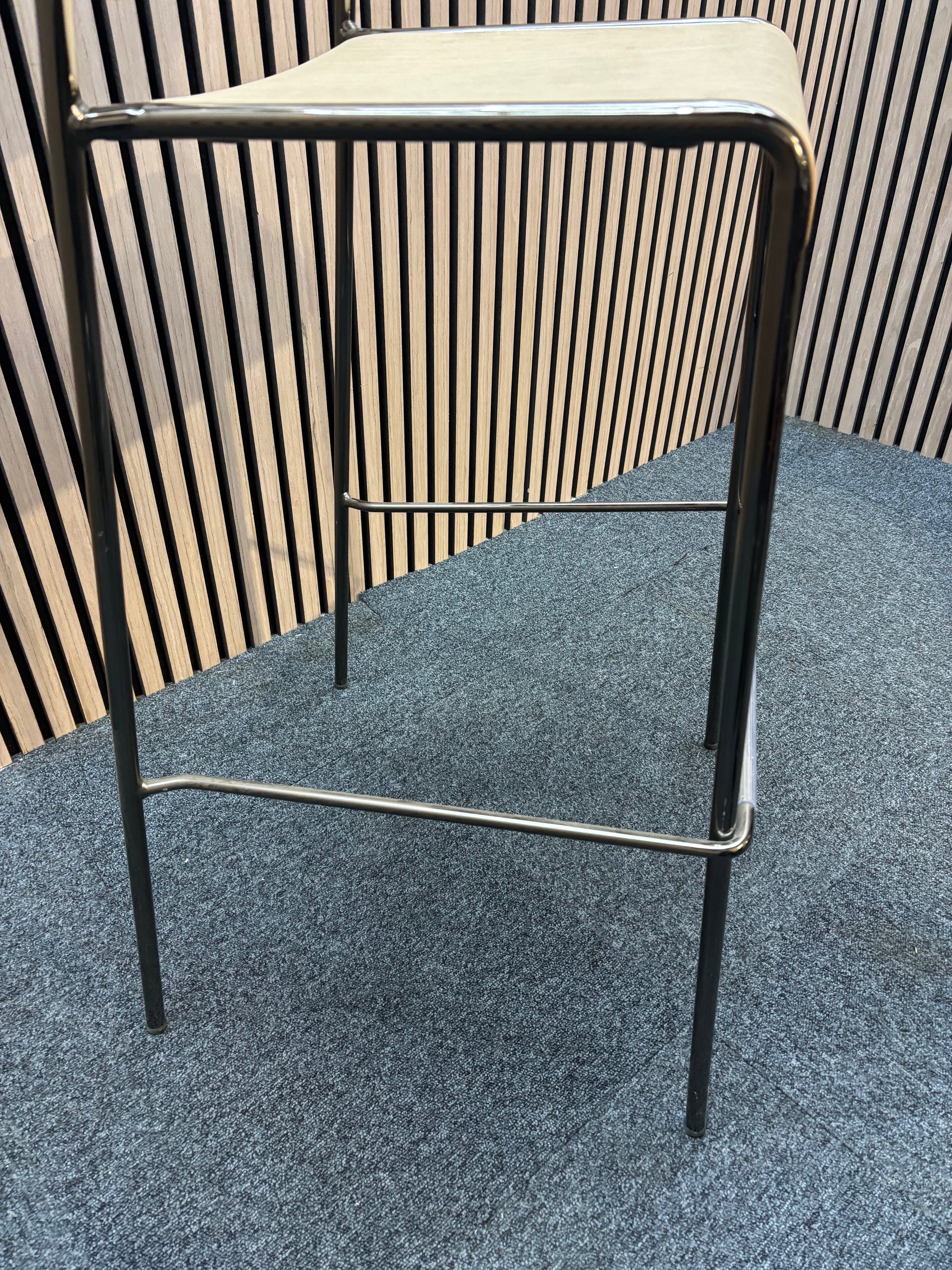 Salo bar stool with natural oak and solid 4 legged black frame