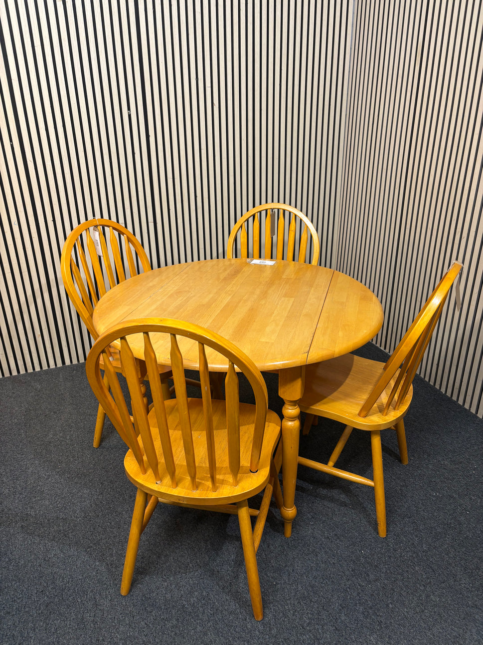 Rubber drop leaf circular table with  4 no. matching kitchen chairs (W 64, 100 extnd x D 100 cm) 2226