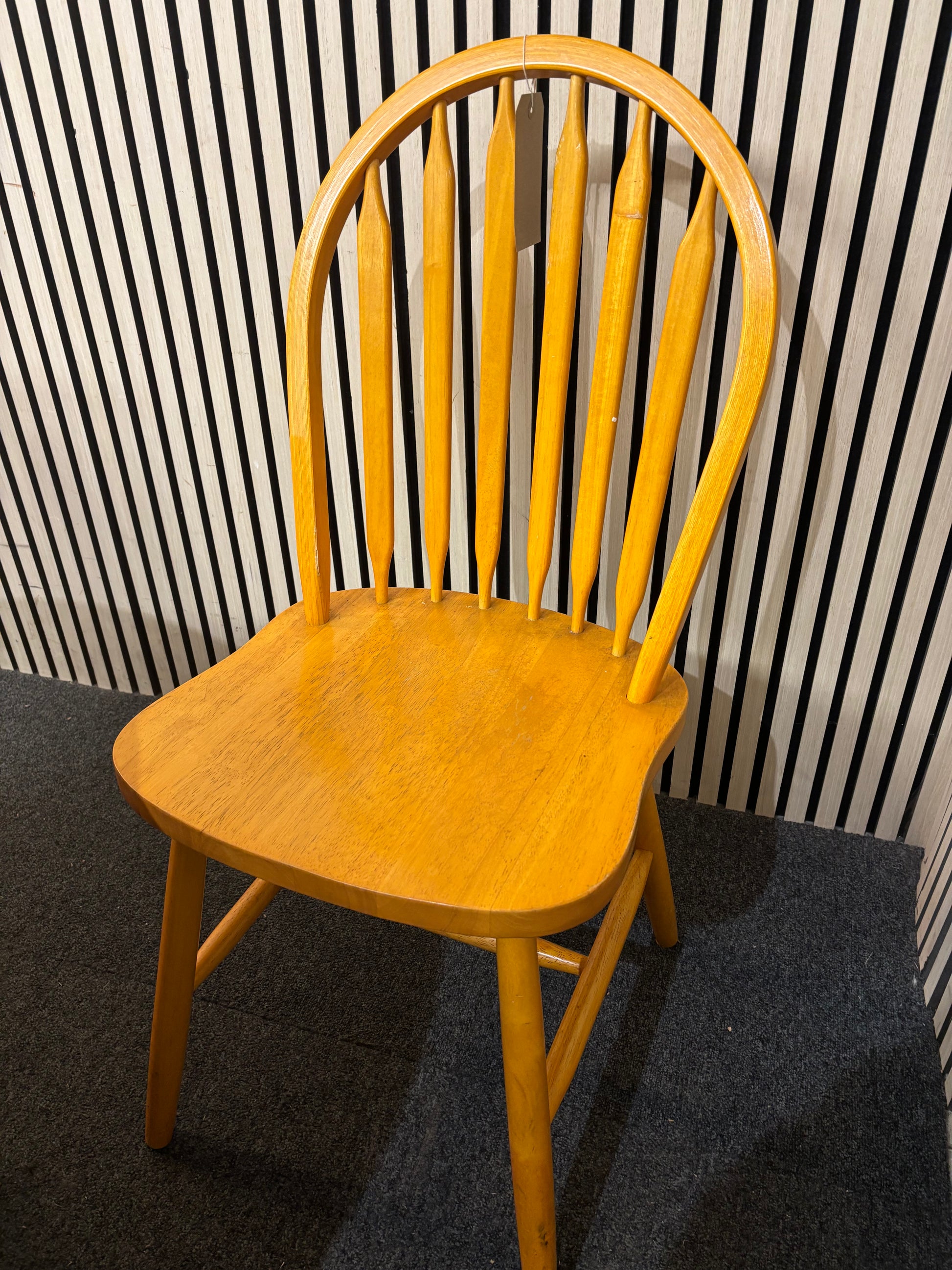 Rubber drop leaf circular table with  4 no. matching kitchen chairs (W 64, 100 extnd x D 100 cm) 2226