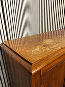 Switch Ornate bow fronted mahogany 3 door 1 drawer sideboard (H 87 x W 143 x D 46 cm) 3126 2 image