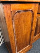 Switch Ornate bow fronted mahogany 3 door 1 drawer sideboard (H 87 x W 143 x D 46 cm) 3126 3 image