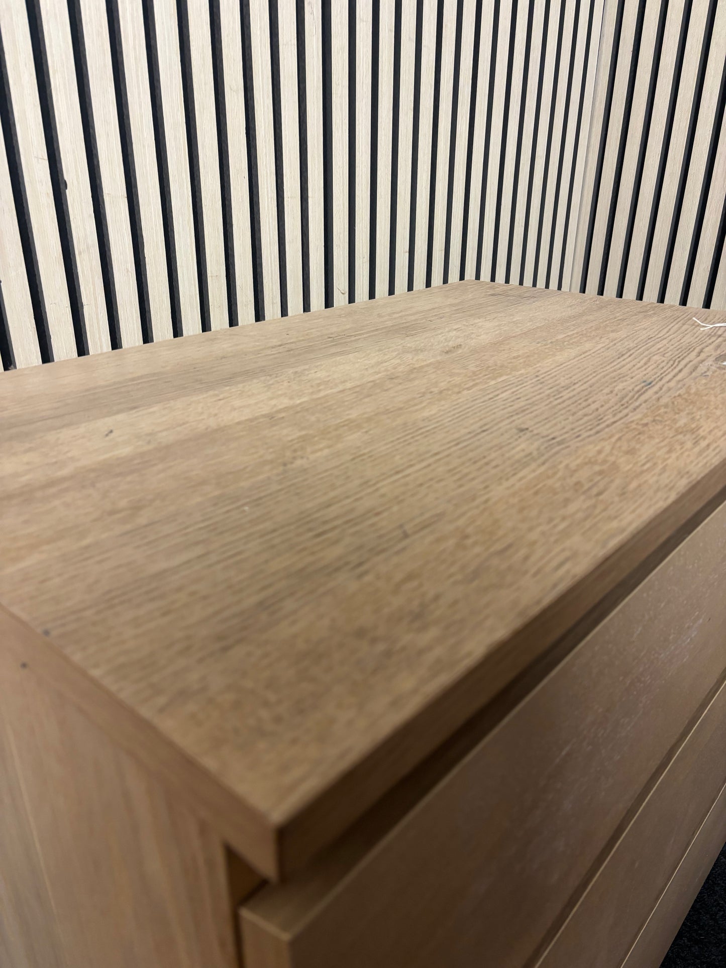 Oak laminate 3 drawer chest of drawers (H 77 x W 80 x D 49 cm) 2226