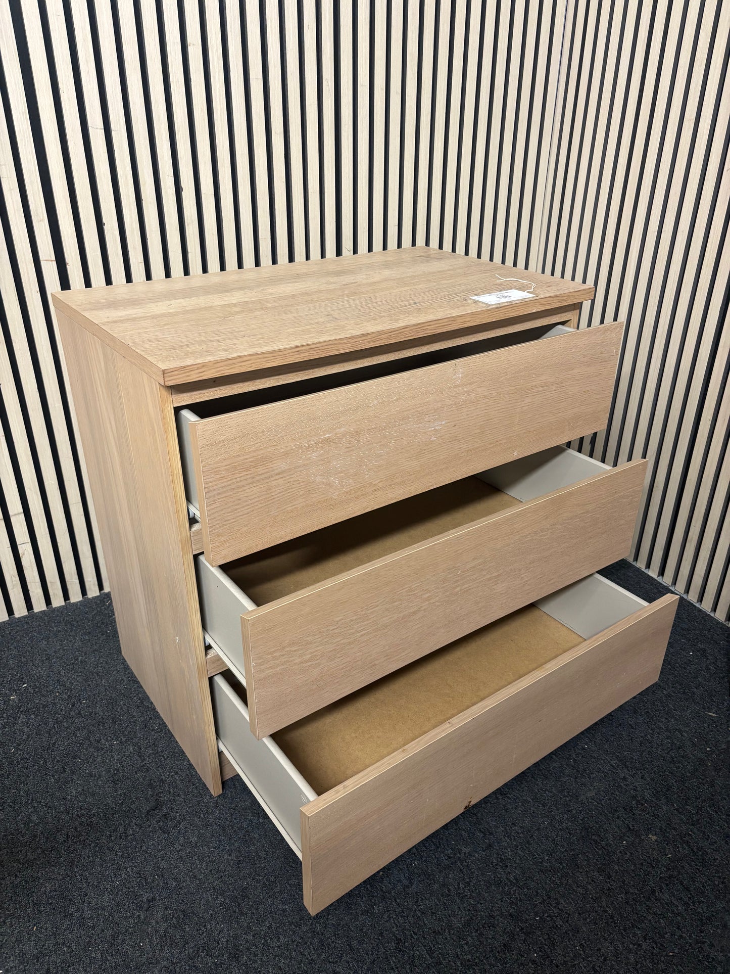 Oak laminate 3 drawer chest of drawers (H 77 x W 80 x D 49 cm) 2226