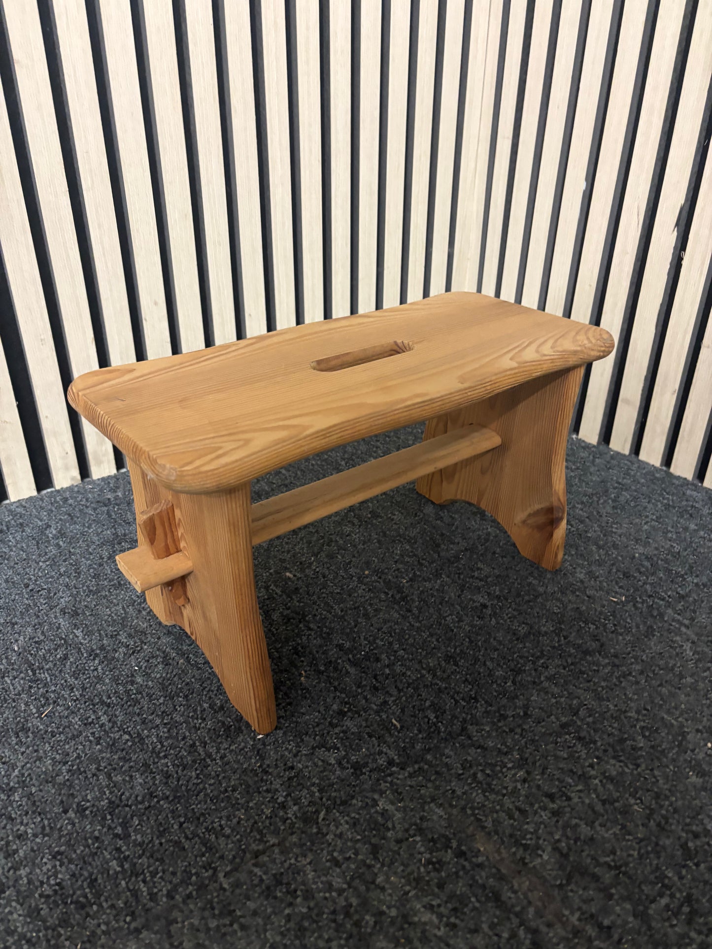 Small wooden kneeling stool 2226