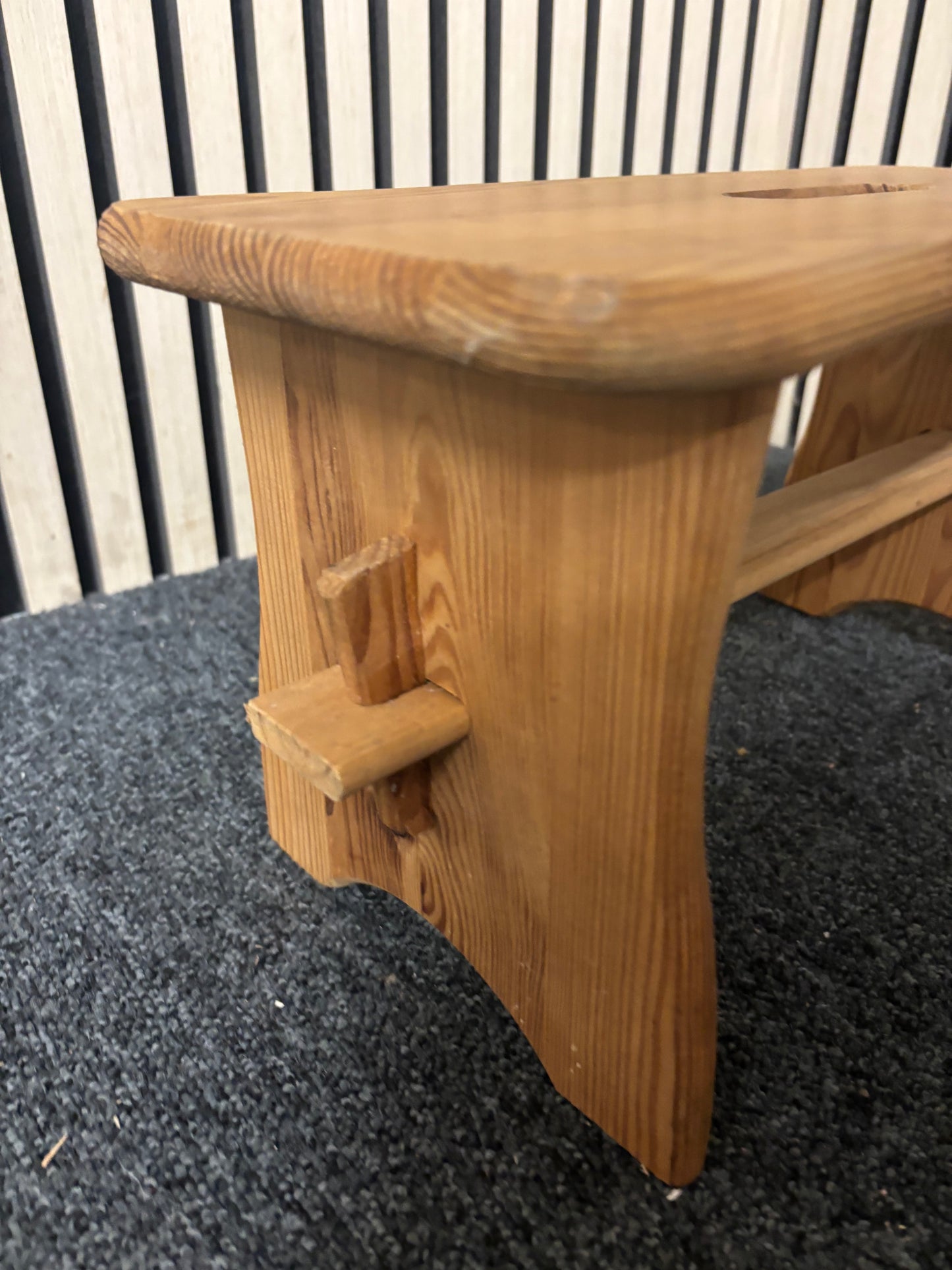 Small wooden kneeling stool 2226
